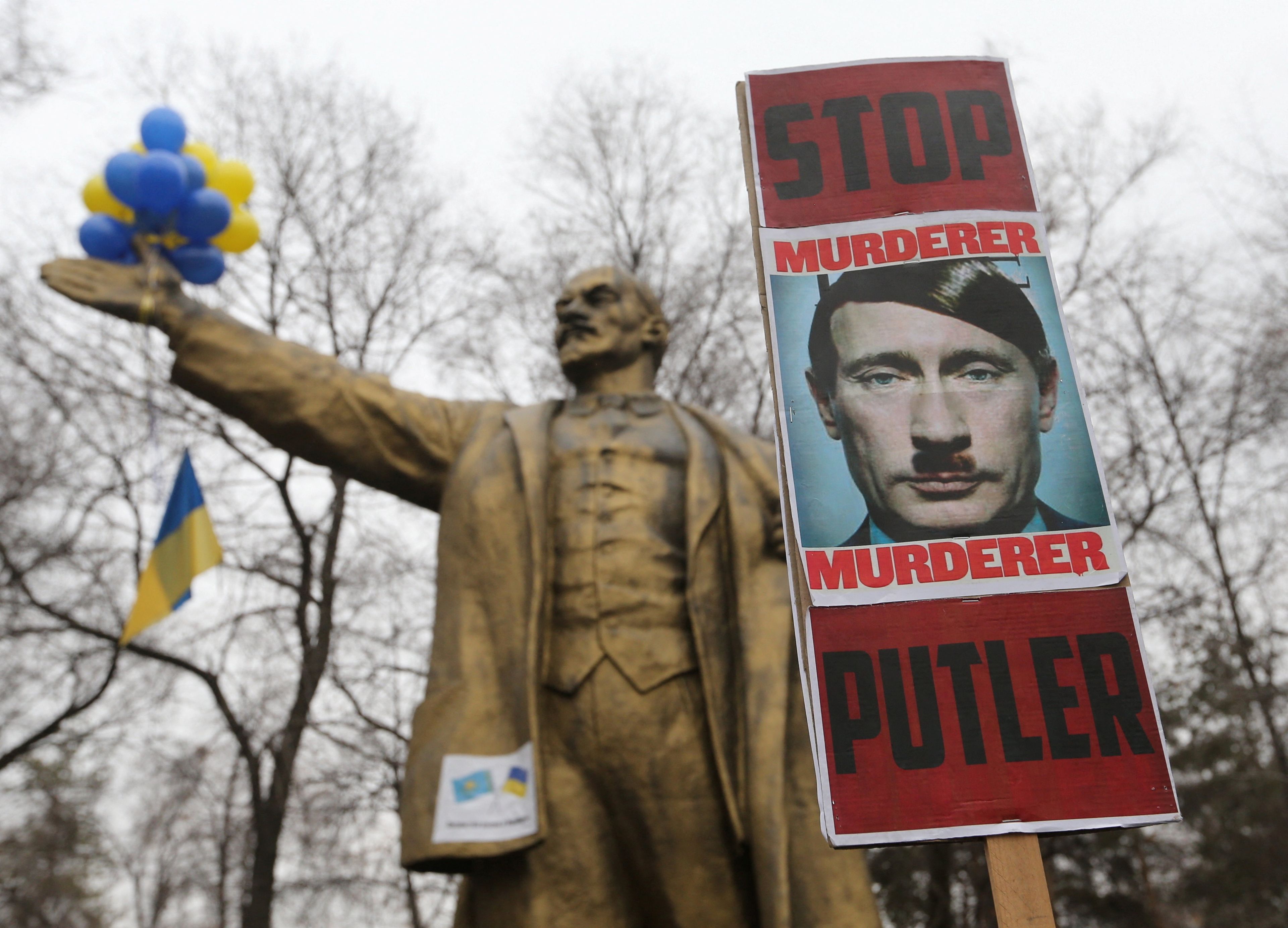 Protestas en Kazajistán contra la invasión de Rusia en Ucrania