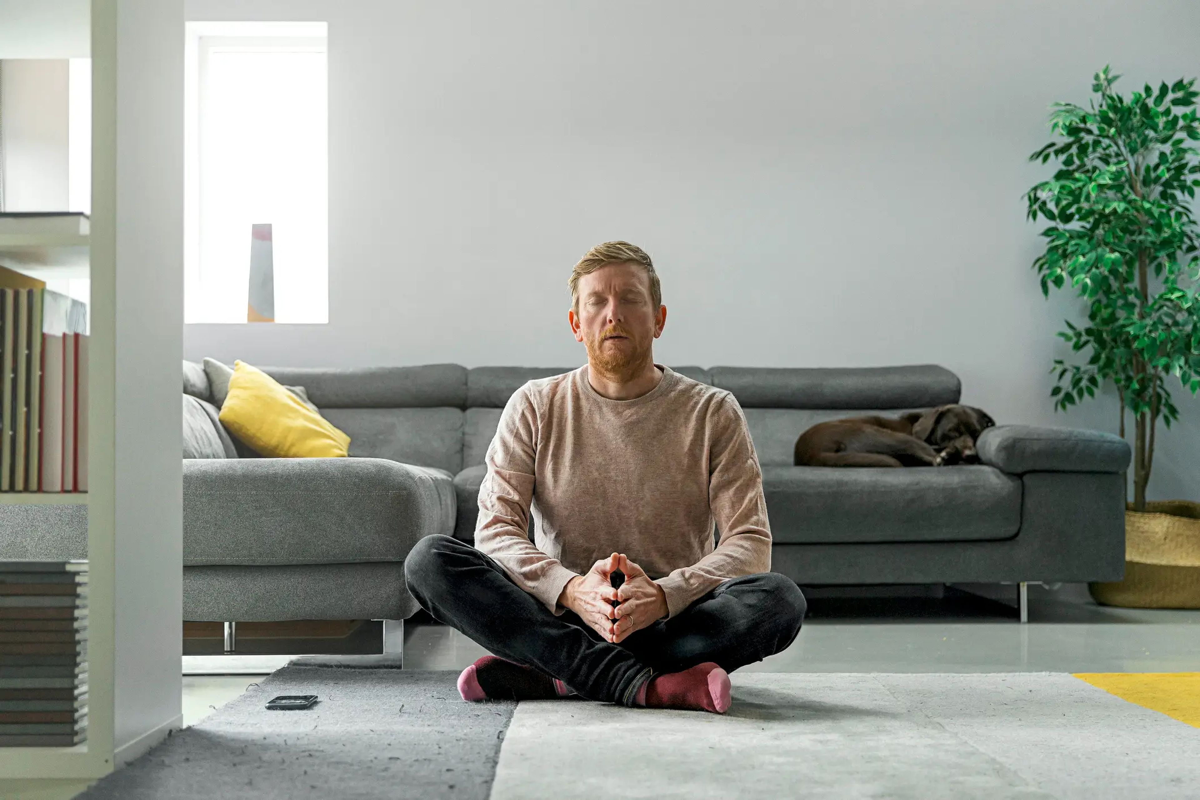Puedes practicar la meditación 'mindfulness' por tu cuenta, a través de una app o con una sesión presencial.