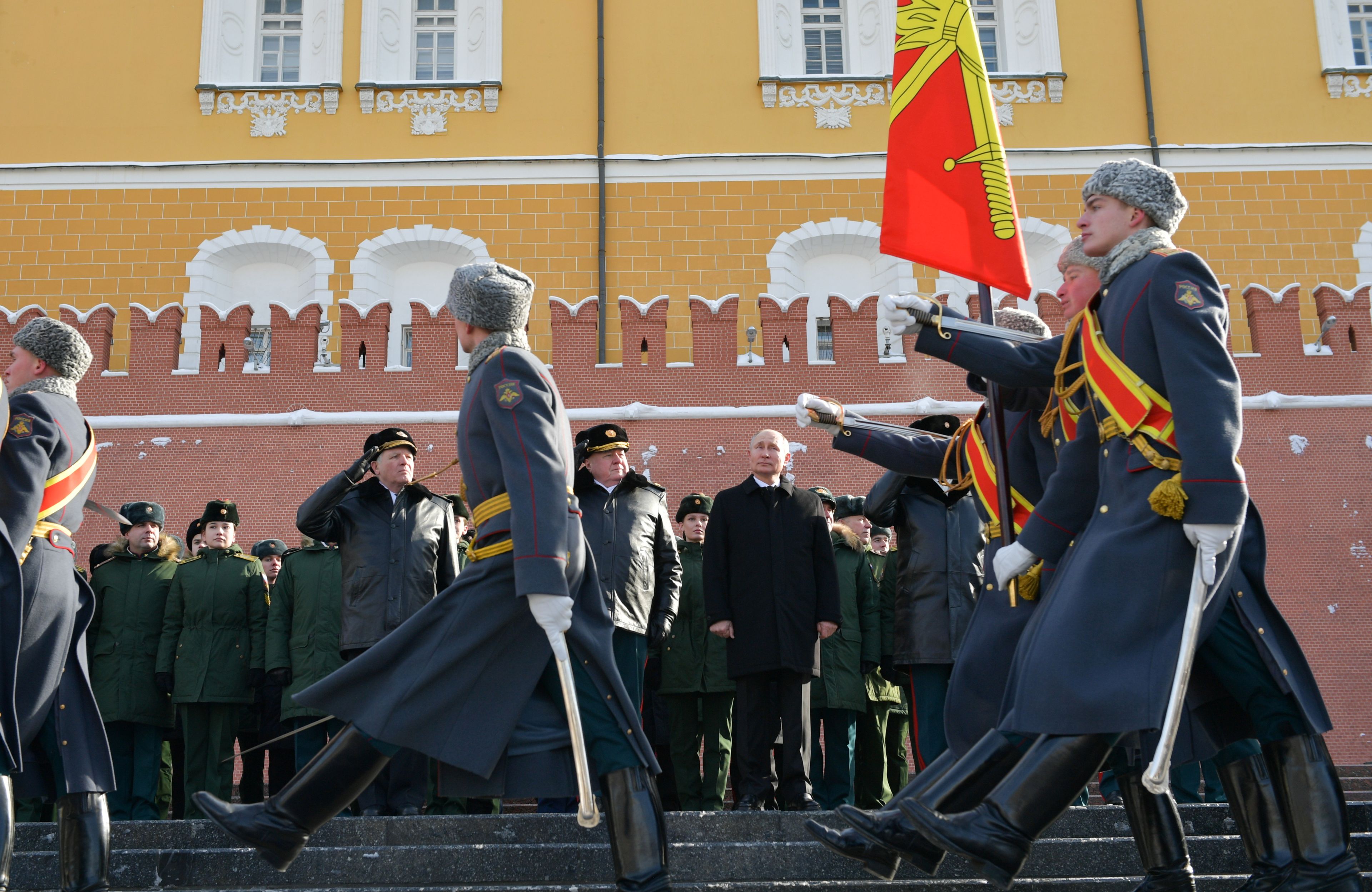 Президентский 23. 23 Февраля возложение венков у кремлевской стены.