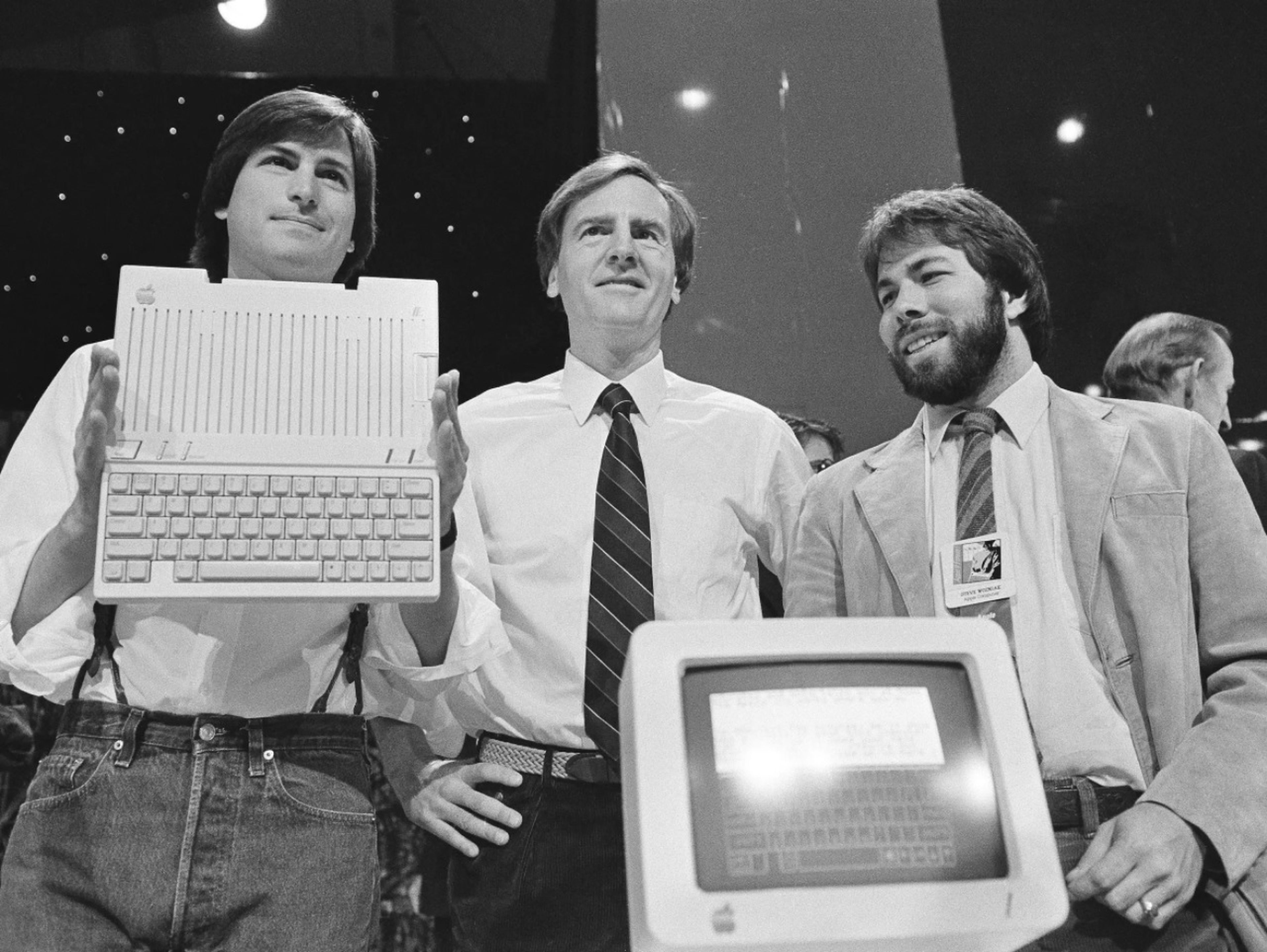 Steve Jobs ya hizo referencia a la tecno-utopía libertaria afirmando que el ordenador personal liberaría a la gente.
