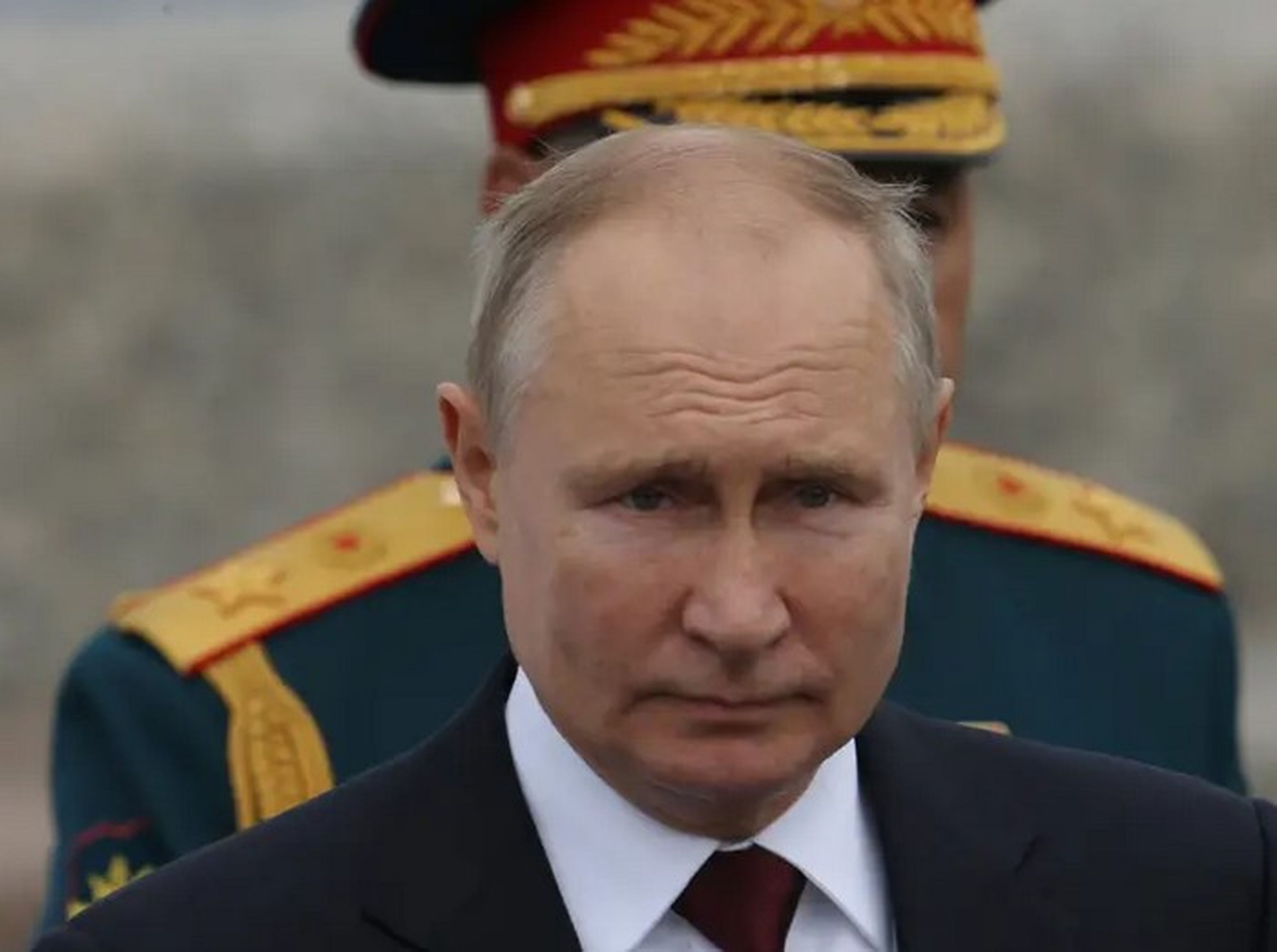 El presidente ruso Vladimir Putin asistió a un desfile militar el 25 de julio de 2021 en San Petersburgo, Rusia.