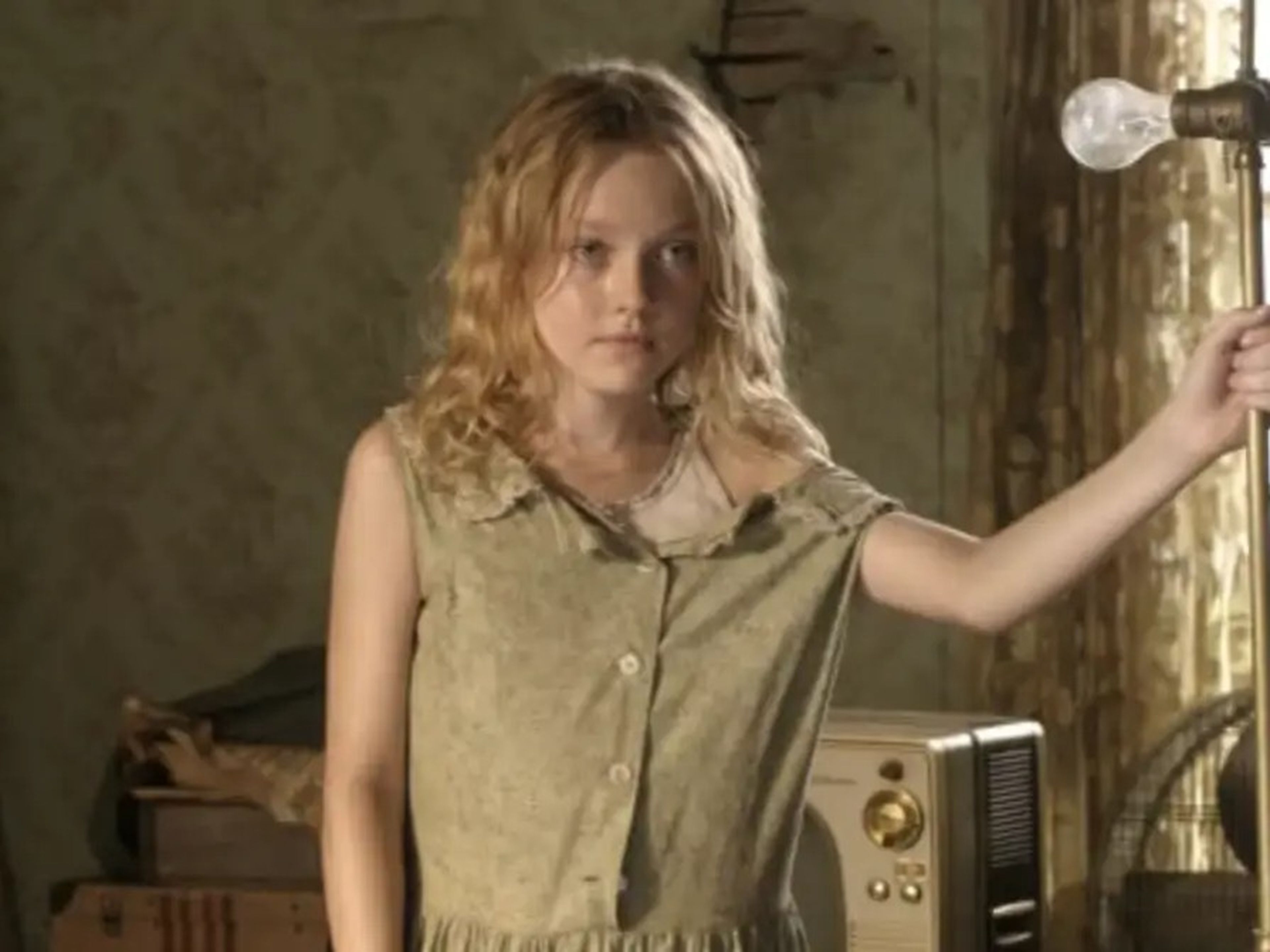 Dakota Fanning interpreta a Lewellen en la película de 2007 'Hounddog'.