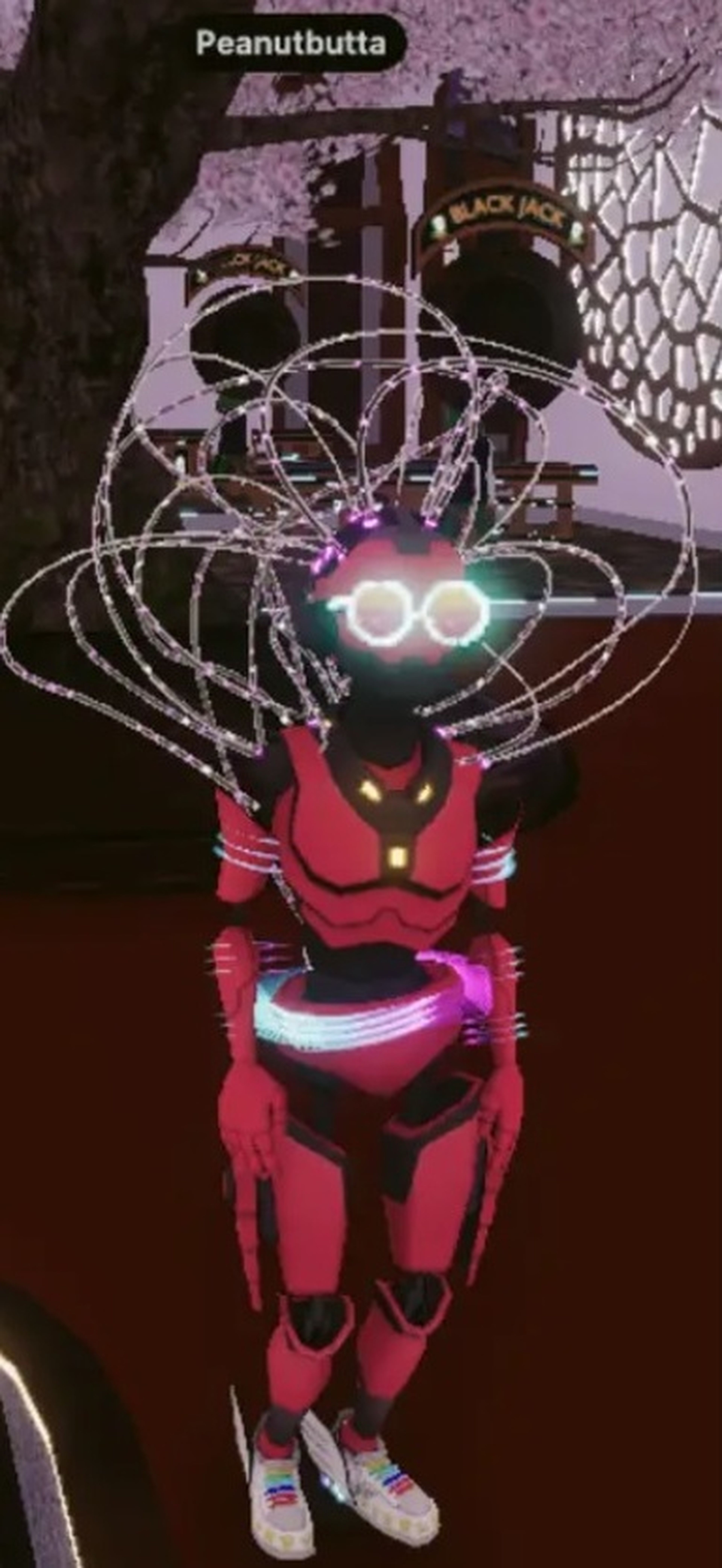 El avatar de PeanutButta lleva un disfraz de robot y unos zapatos, ambos obtenidos de juegos para ganar dinero.