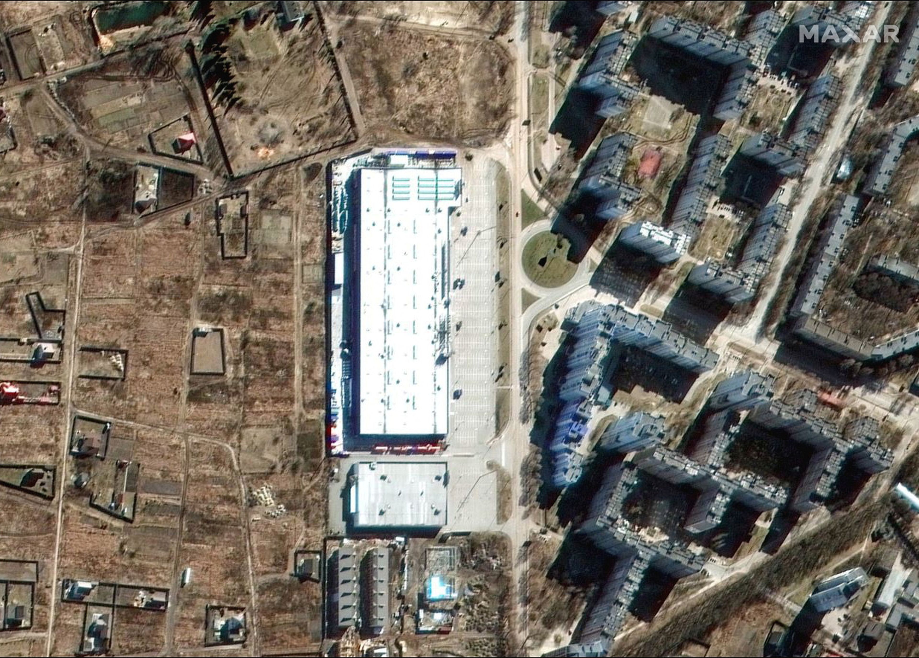 Una imagen de satélite muestra el centro comercial Epicenter K antes de los daños, en Chernígiv, en medio de la invasión rusa de Ucrania (28 de febrero de 2022).