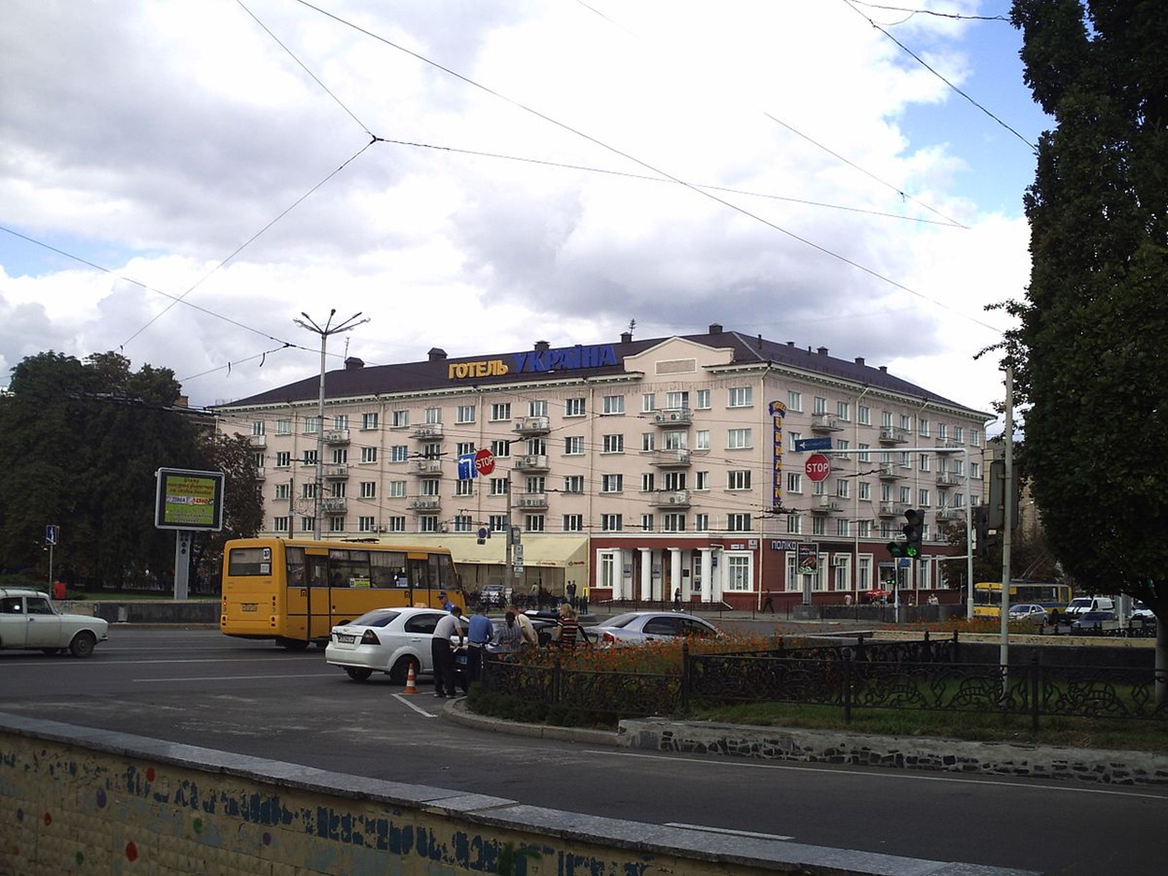 Imagen del pasado del hotel Ucrania, en Chernígiv (Ucrania).