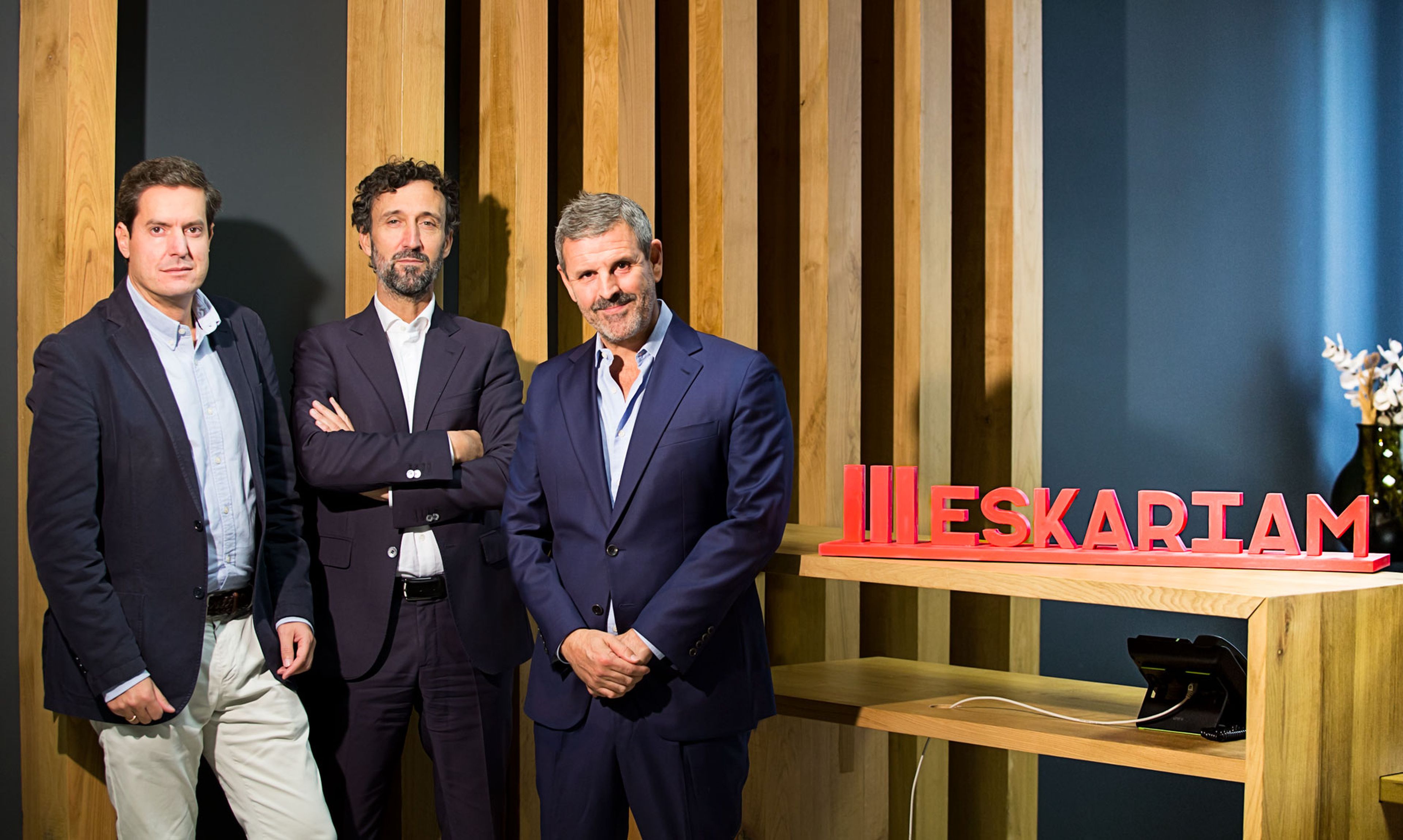 De izquierda a derecha, el equipo directivo de ESKARIAM: Juan Álvarez, COO; Francisco Granero, CCO; David Fernández, CEO