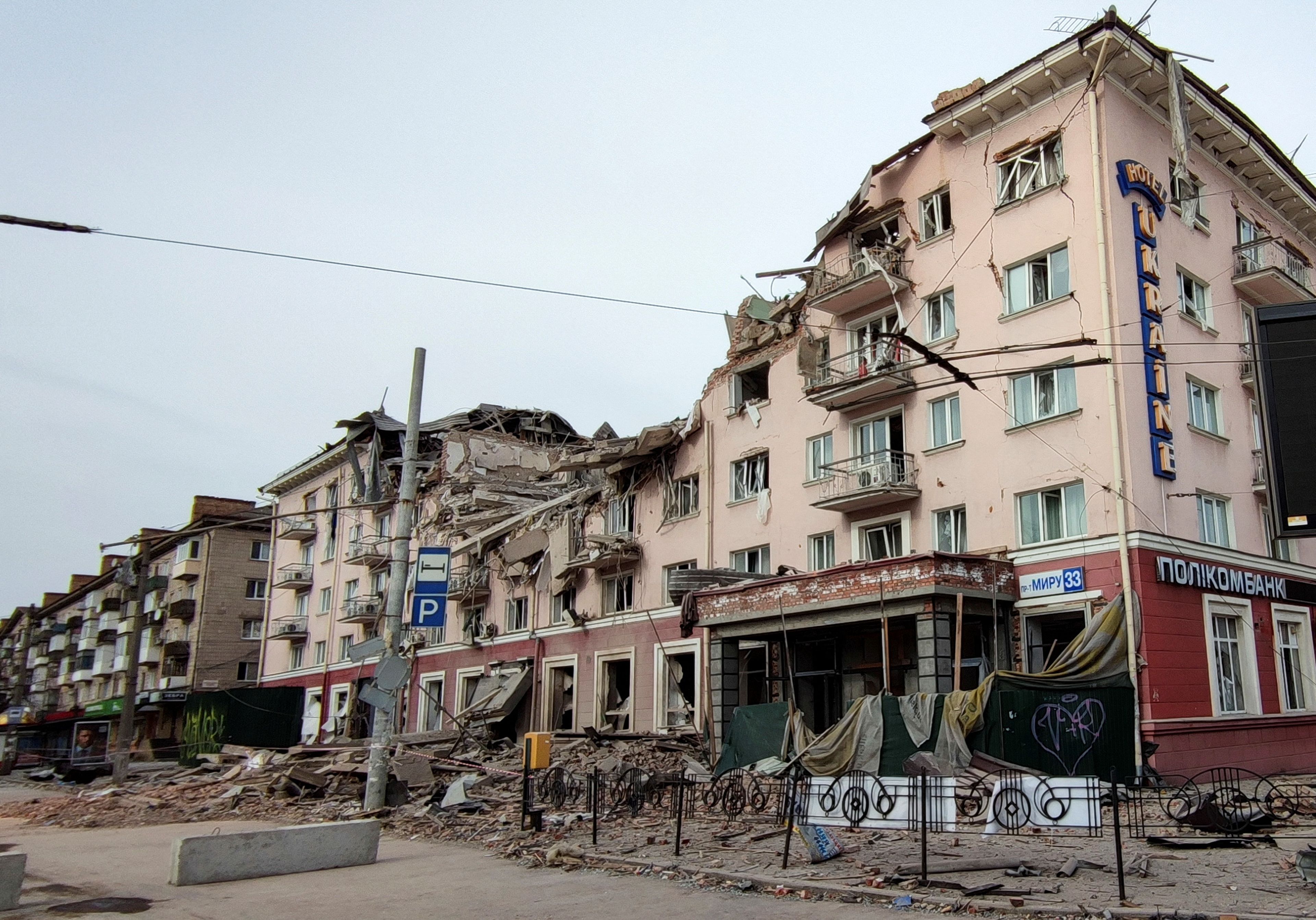 Hotel Ucrania en Chernigiv, después de invasión rusa
