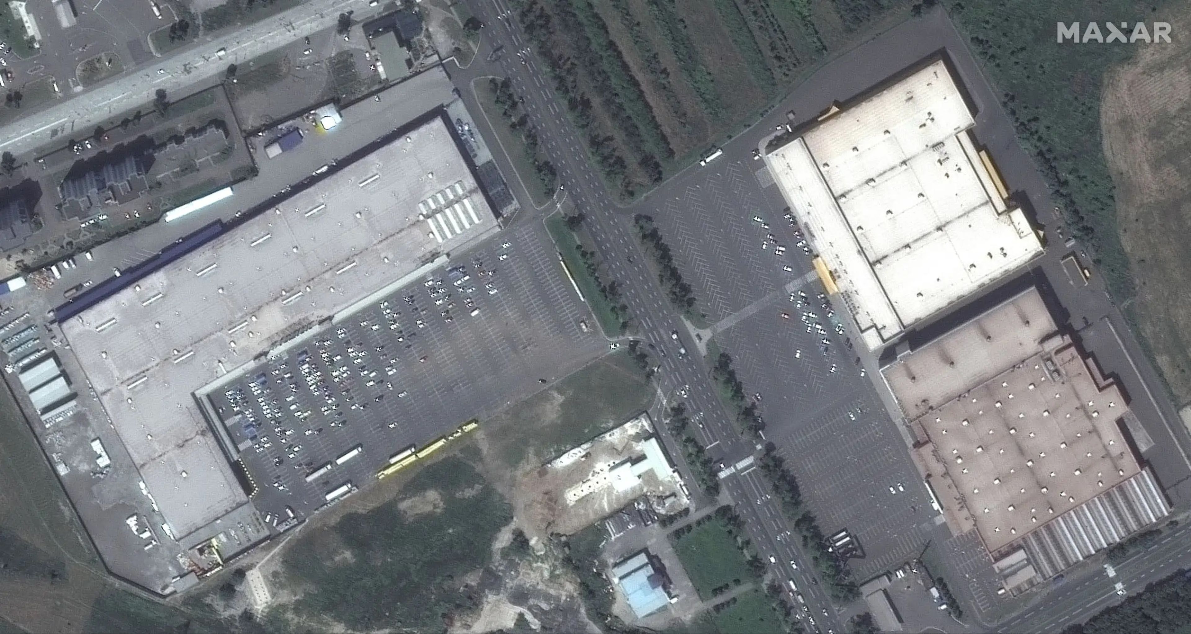 Supermercados y centros comerciales antes de la invasión en el oeste de Mariupol, Ucrania, 21 de junio de 2021.