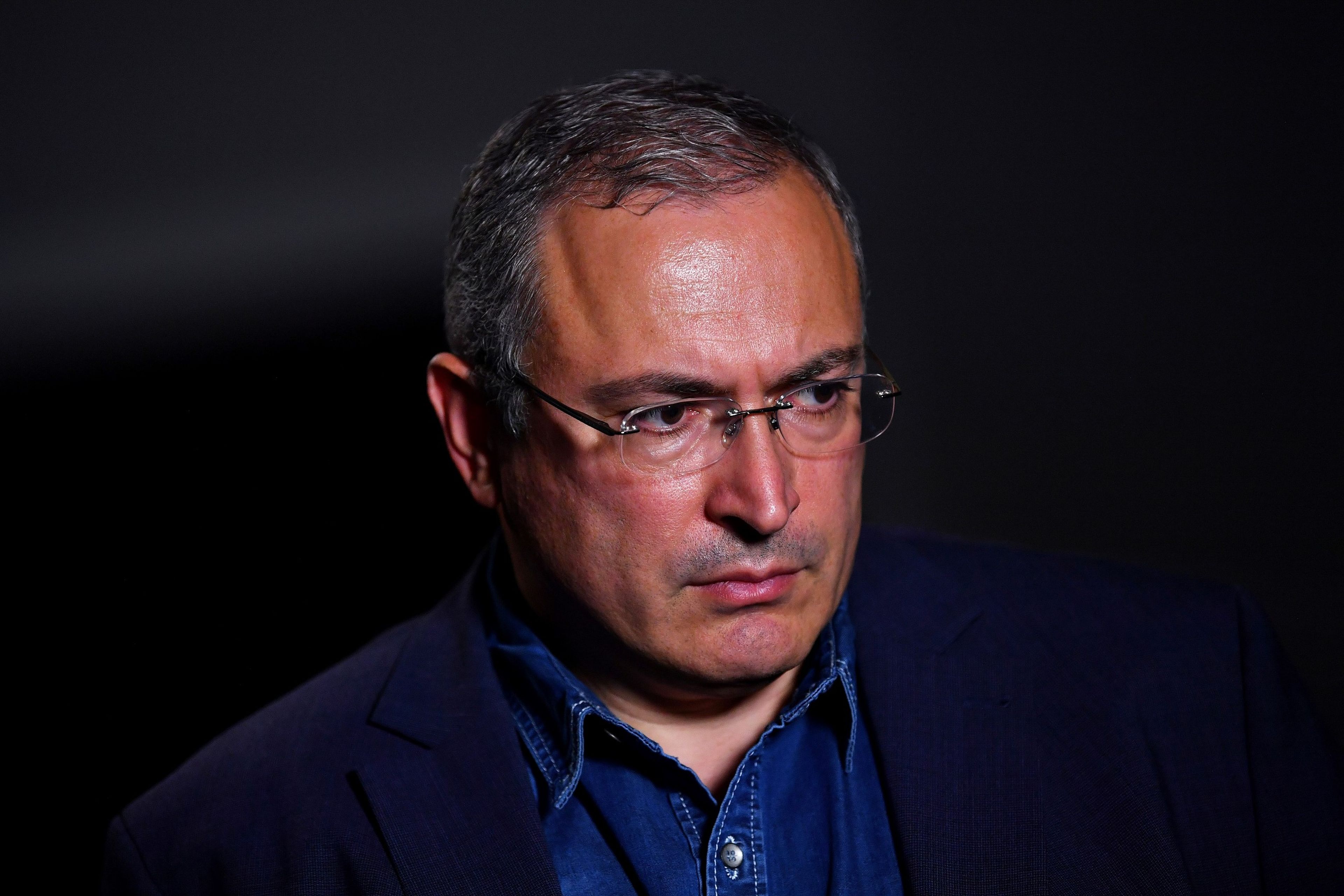 Mijaíl Jodorkovski, antiguo propietario de una de las mayores compañías petroleras de Rusia, despertó la ira de Putin en 2003 y fue encarcelado durante 11 años.