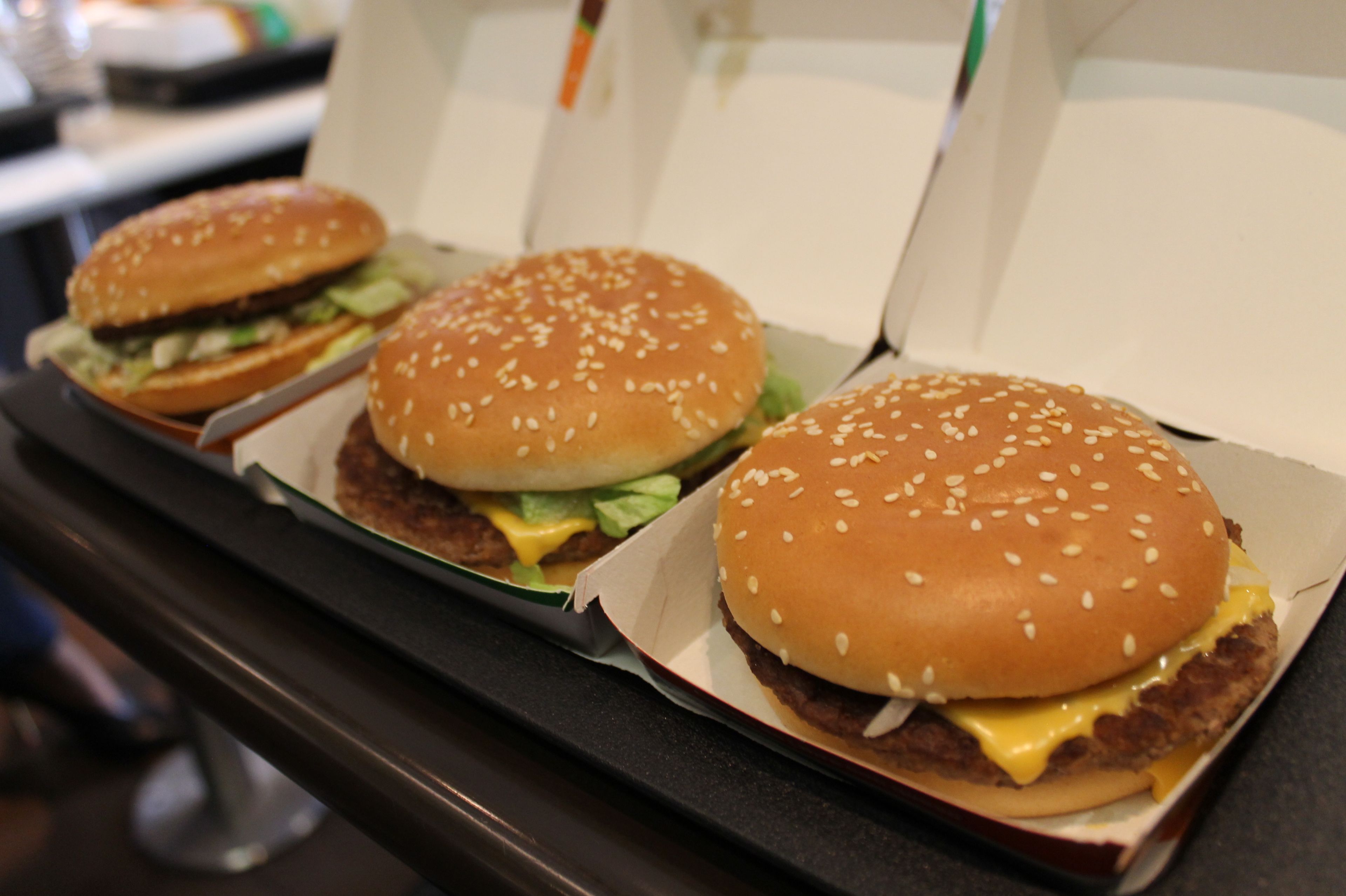 Big Mac, McRoyal Deluxe y cuarto de libra con los cambios en la receta.