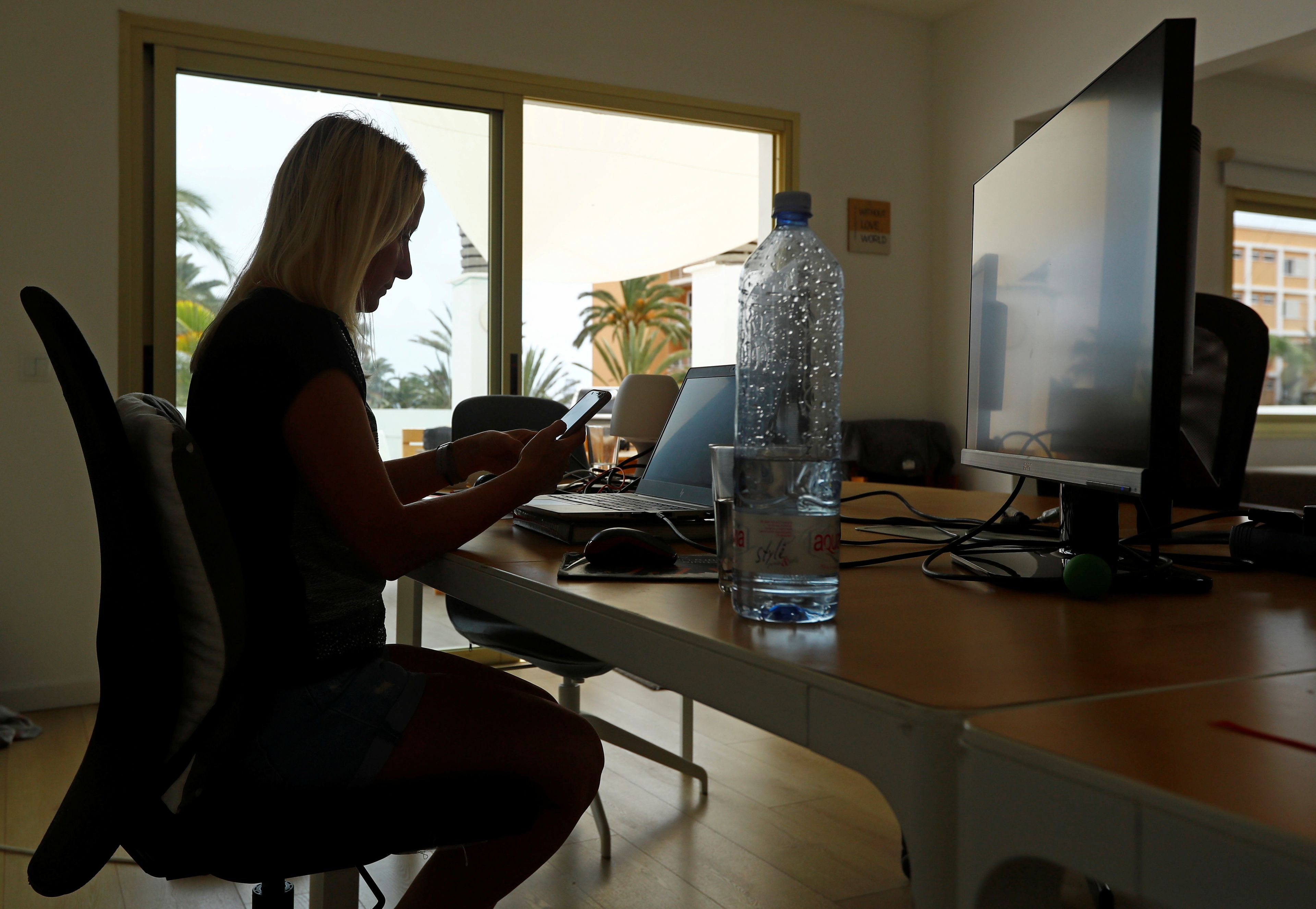 La ciudadana alemana Olga Paul, de 34 años, trabaja remotamente desde Gran Canaria en 2021.