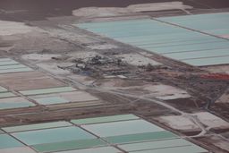 Vista aérea de una explotación de litio en el desierto de Atacama, en Chile.