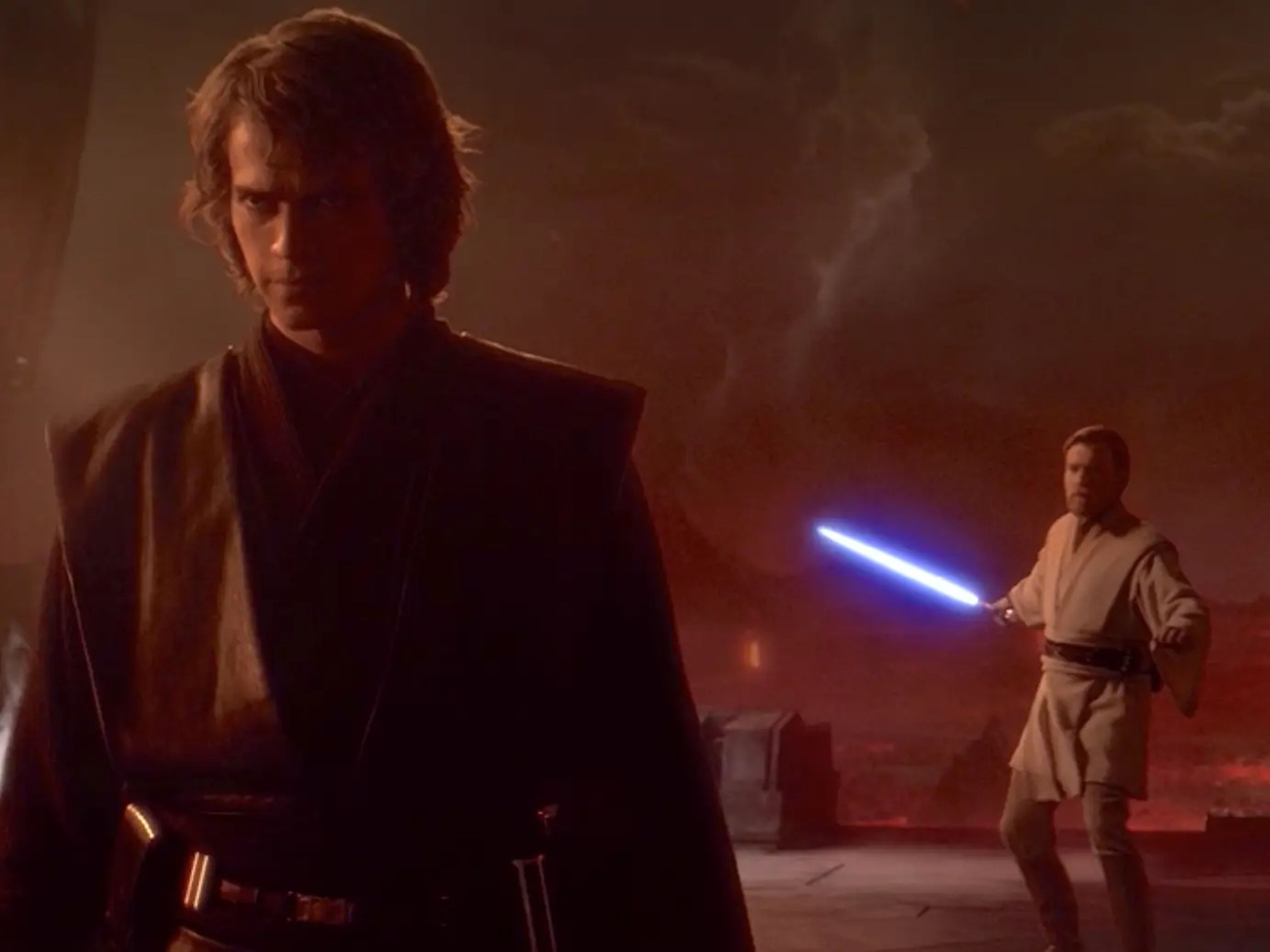 Ewan McGregor y Hayden Christensen como Obi Wan Kenobi y Anakin Skywalker en 'Star Wars: Episodio III - La venganza de los Sith'.
