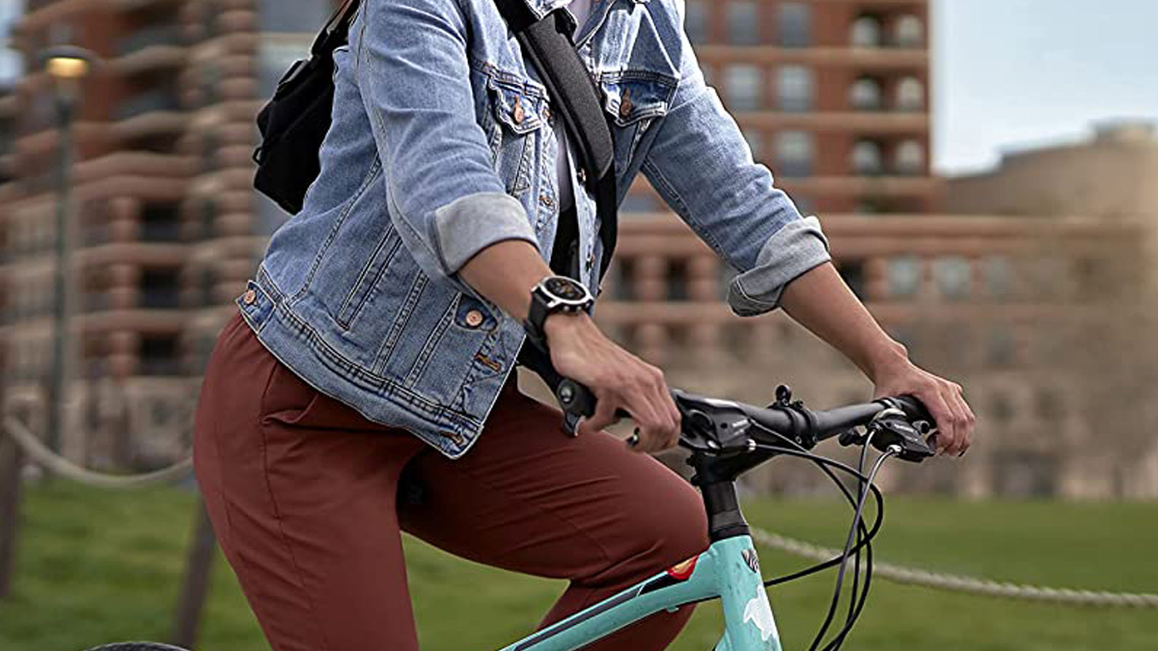 En bicicleta con smartwatch