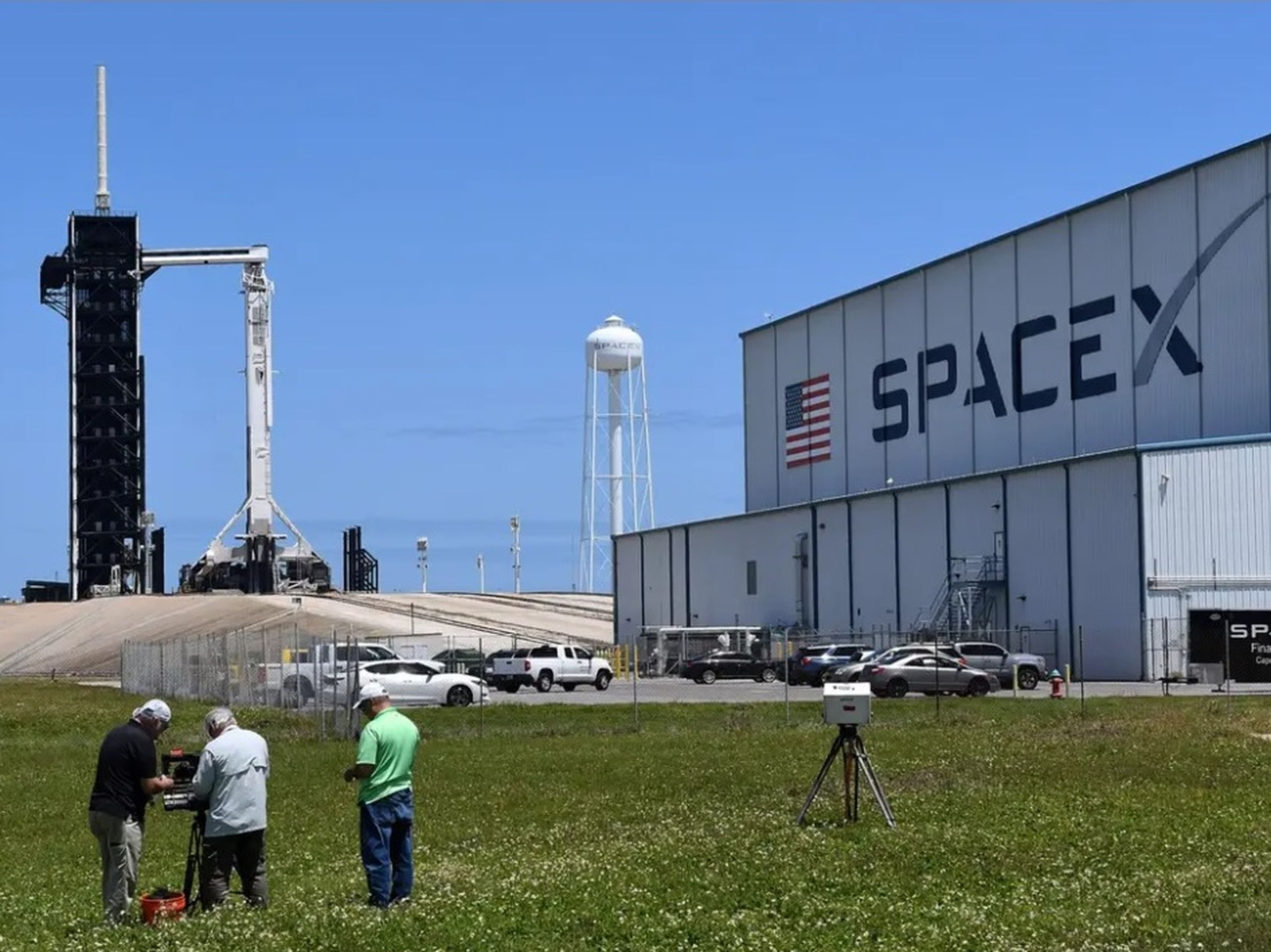 Un cohete SpaceX Falcon 9 en el Centro Espacial Kennedy el 26 de abril de 2022 en Cabo Cañaveral, Florida.