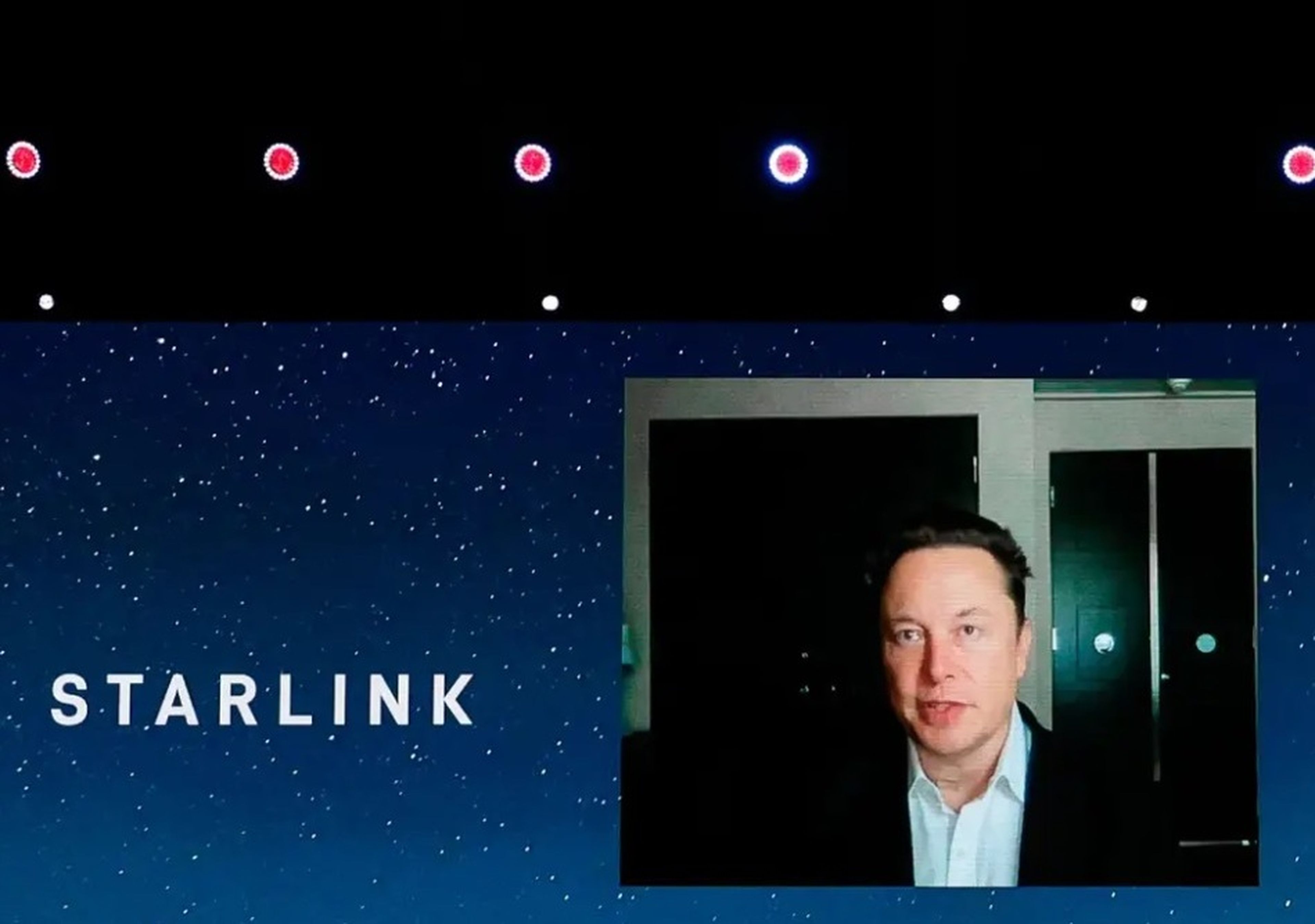 Elon Musk, fundador de SpaceX, hablando sobre Starlink.