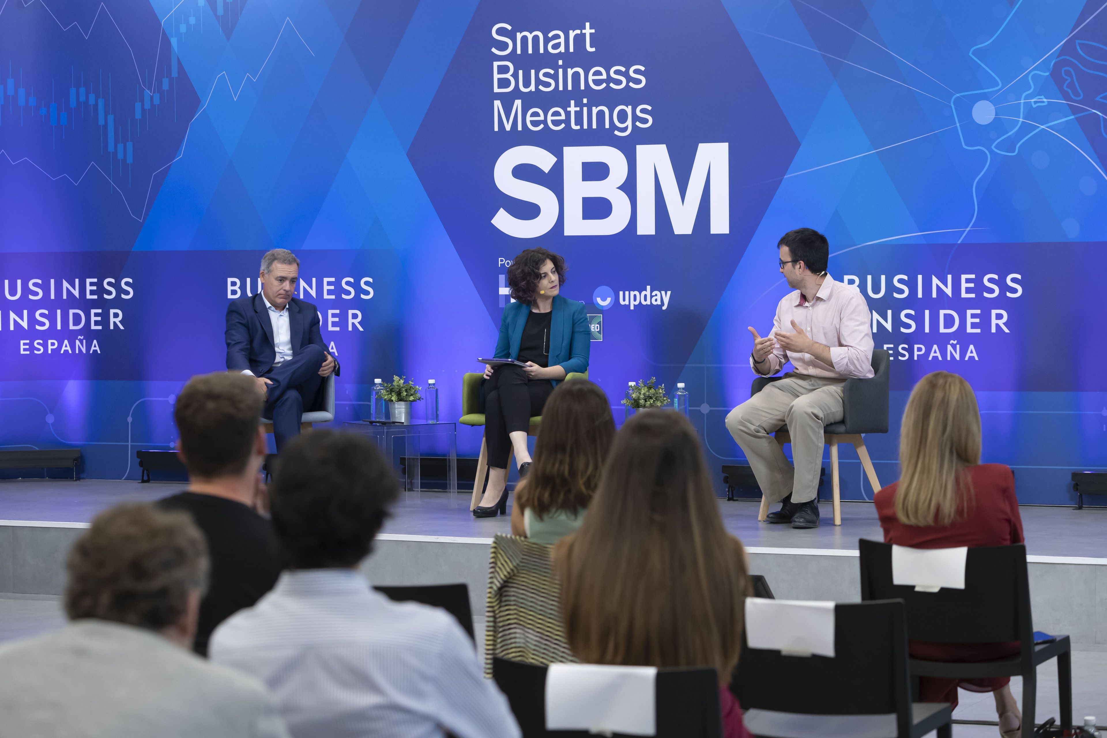 De izquierda a derecha, Javier Rodríguez Zapatero, presidente del ISDI; Yovanna Blanco, directora de 'Business Insider España' y Agustín Caminero, vicerrector de la UNED.