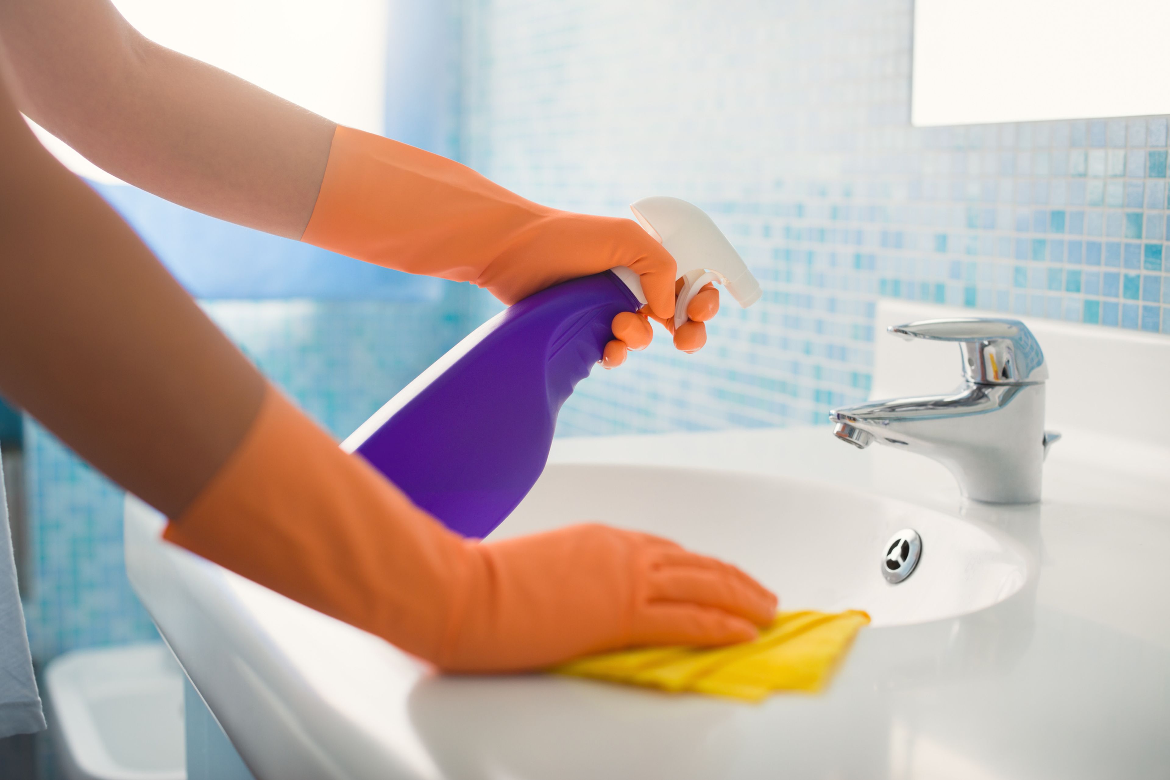 💧🛁 Limpiador de baños con formula especial para dejar sus baños