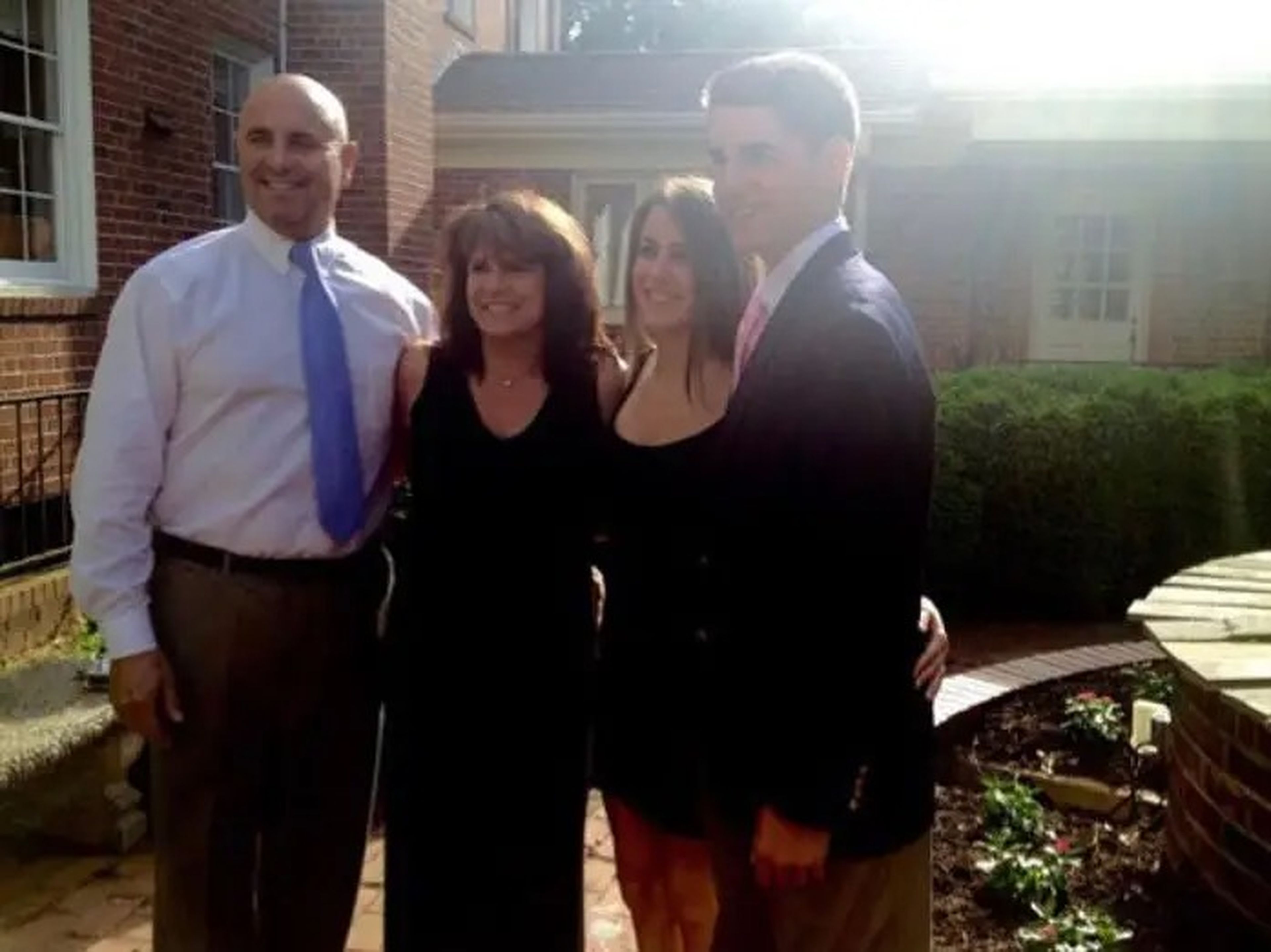 La familia Donahue, incluyendo a Lisa, Megan y Michael.