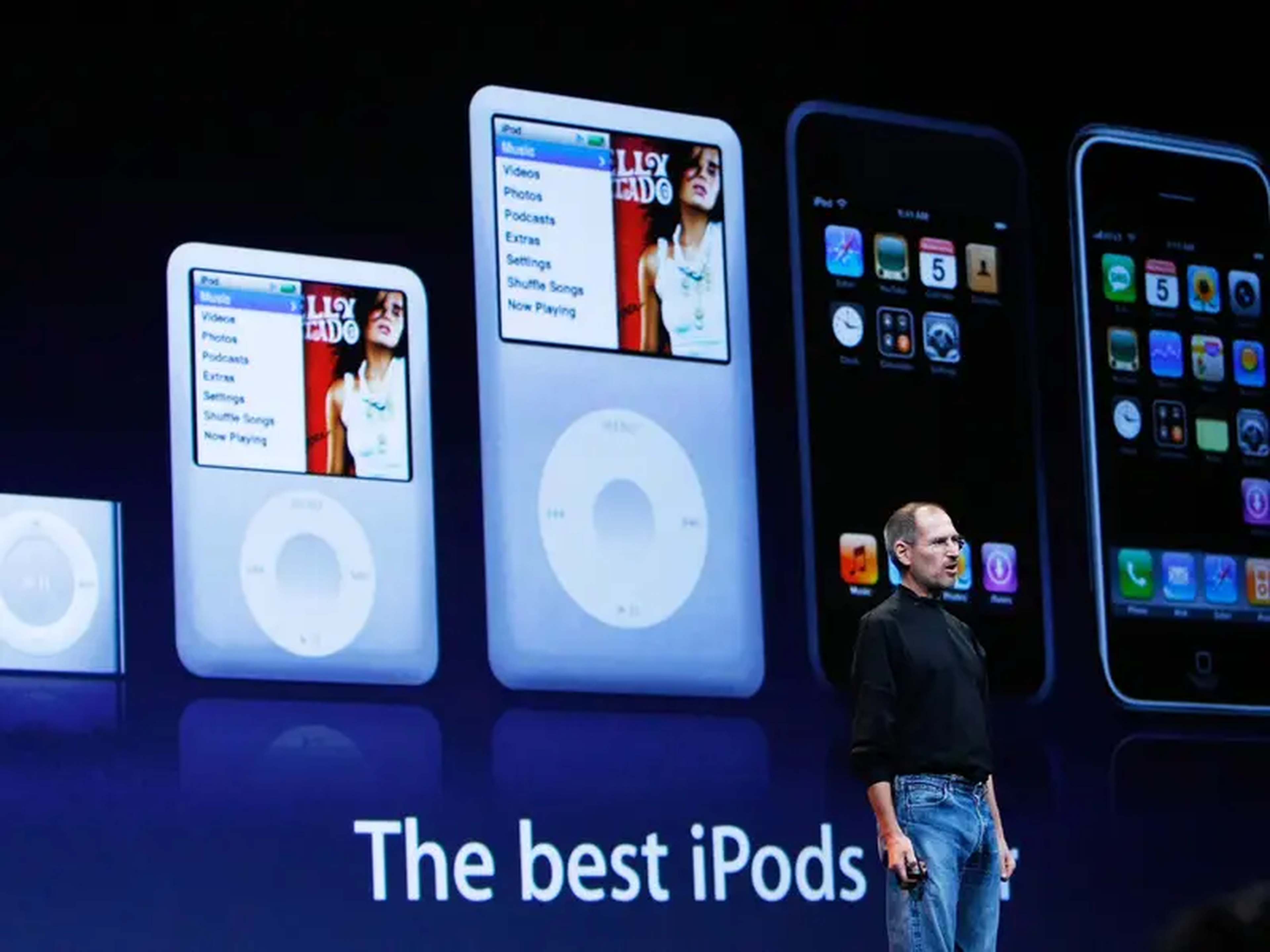 Jobs presenta un nuevo modelo de iPod en 2007.