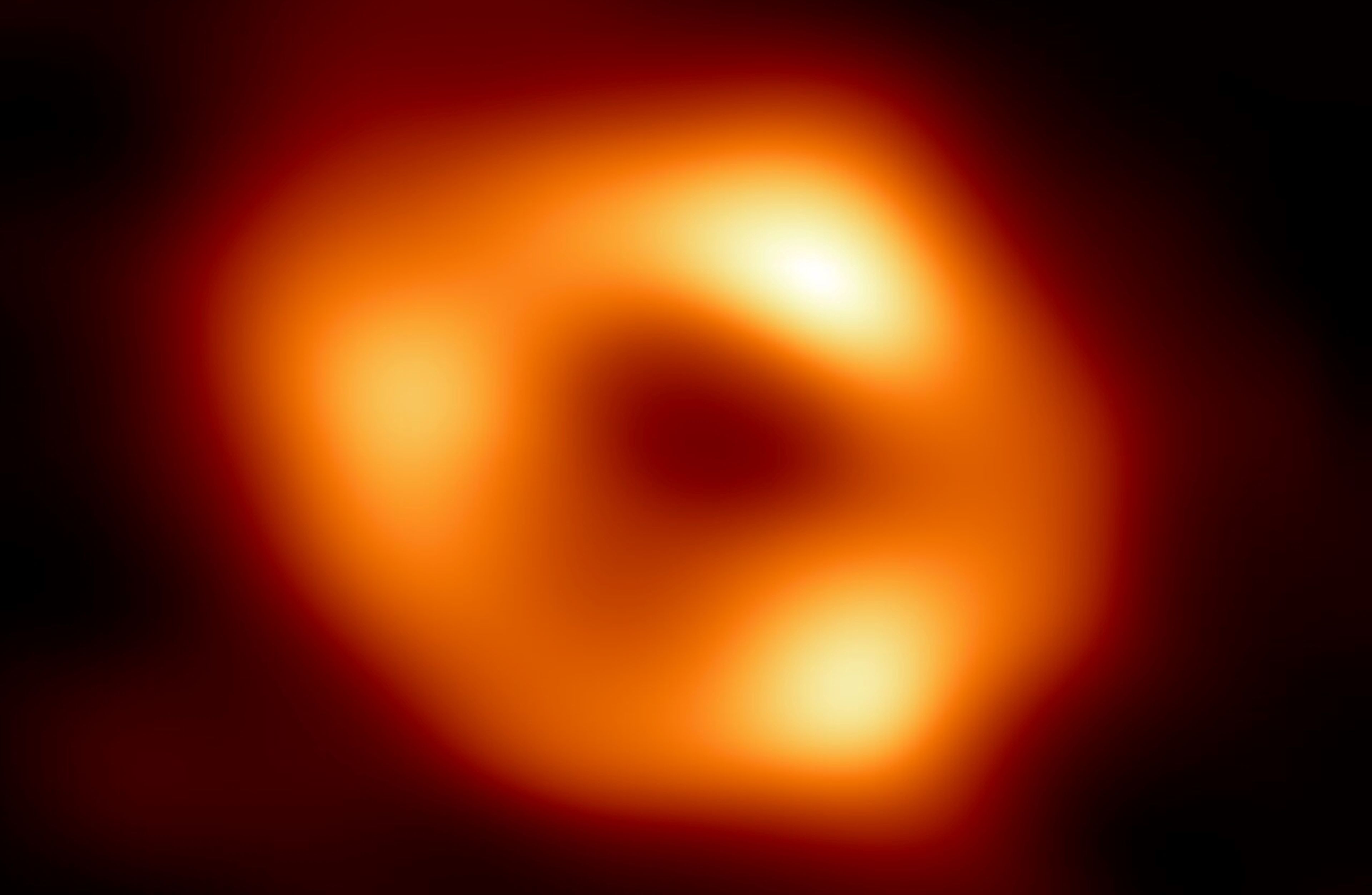Esta es la primera fotografía de Sagitario A, el agujero negro supermasivo de la Vía Láctea, nuestra galaxia.