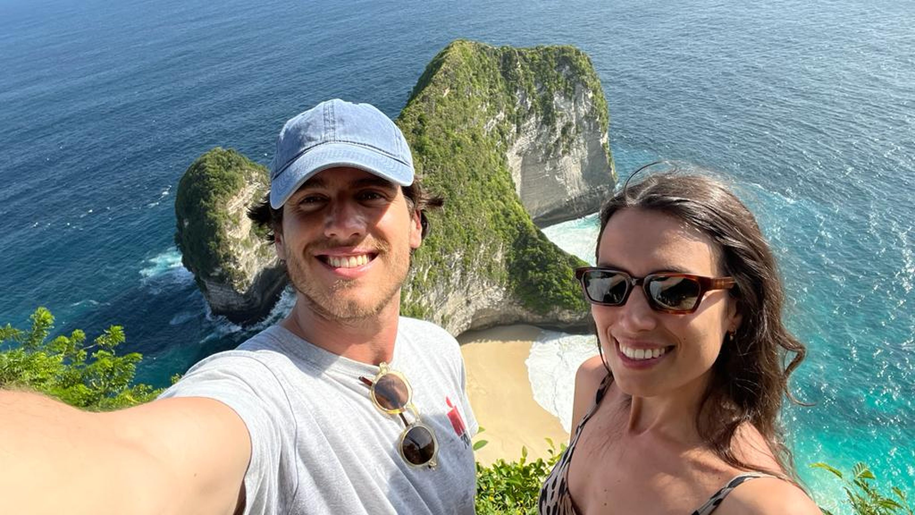 Sergi Benet, cofundador de Balio, y su pareja, Andrea Gimeno, en el último viaje de ambos por la isla de Bali, en Indonesia.