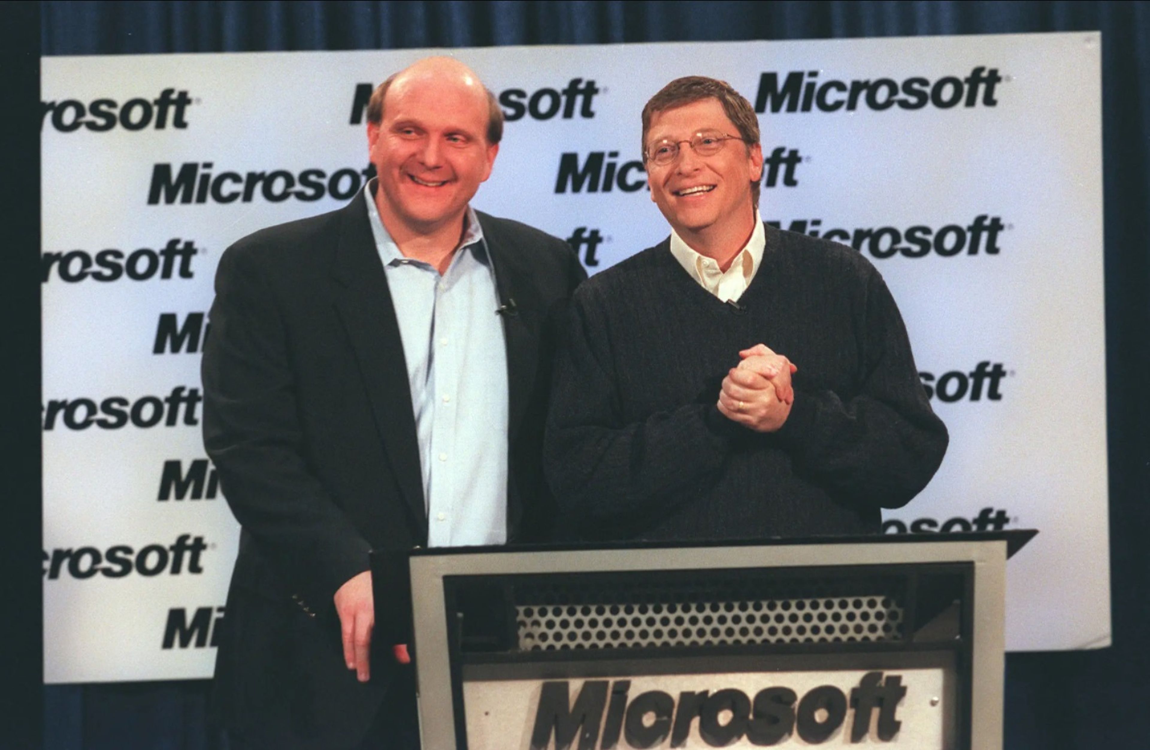 Steve Ballmer y Bill Gates en el año 2000. Paul Allen describió trabajar para Gates como 'estar en el infierno', y Ballmer era conocido por su temperamento explosivo.