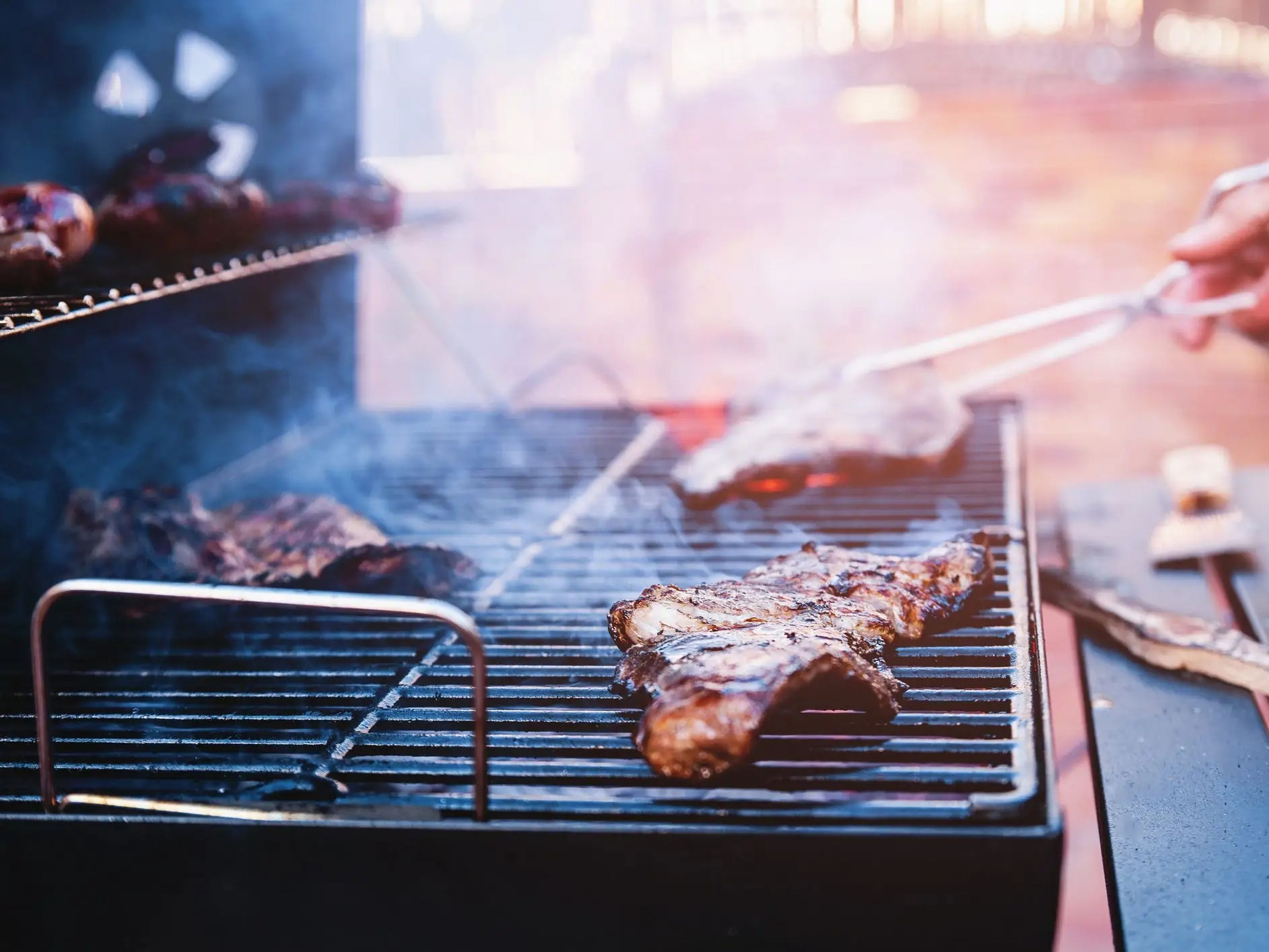 Demasiada carne roja, especialmente procesada o carbonizada, puede aumentar el riesgo de cáncer de colon.