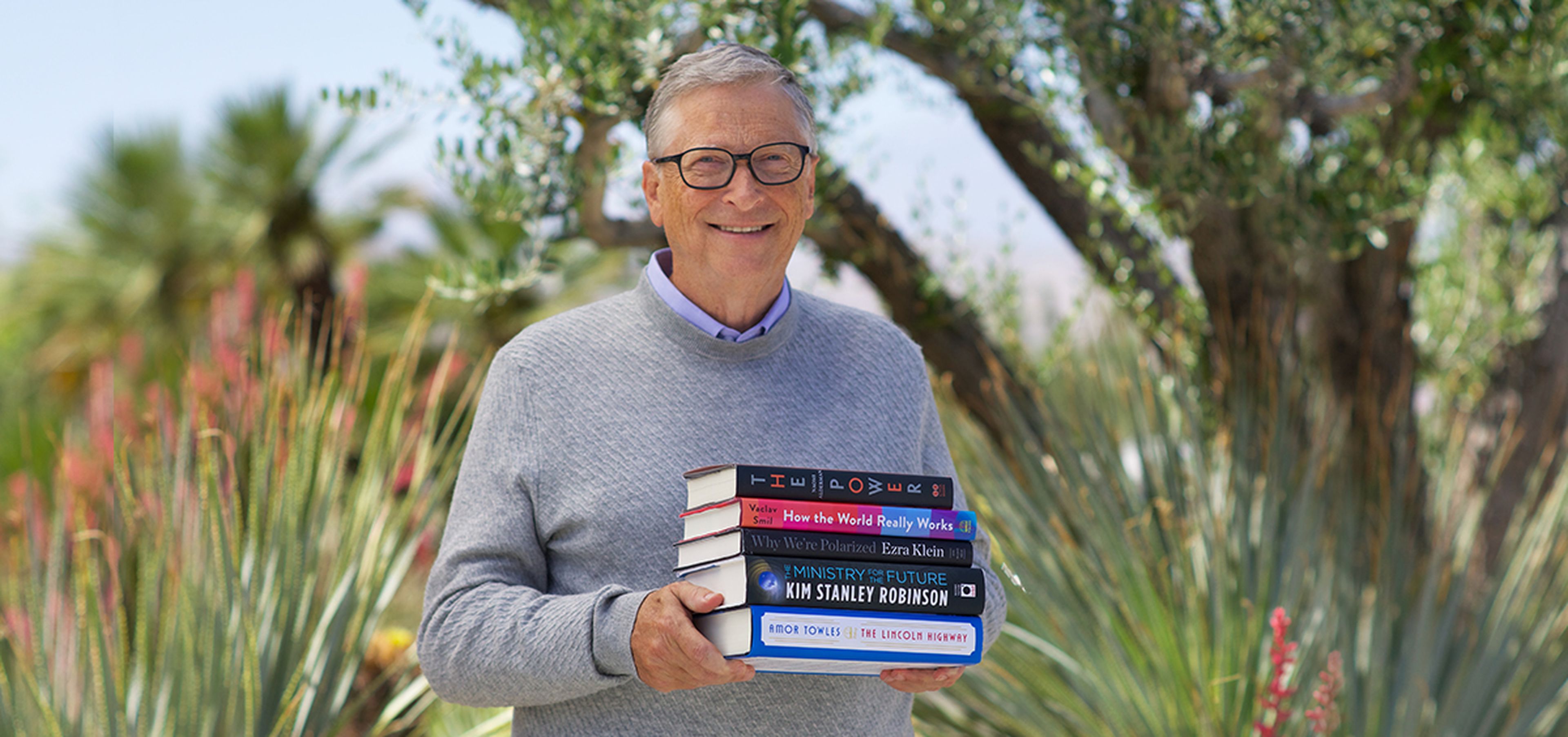 Bill Gates, filántropo y cofundador de Microsft, junto a sus recomendaciones literarias para este verano.