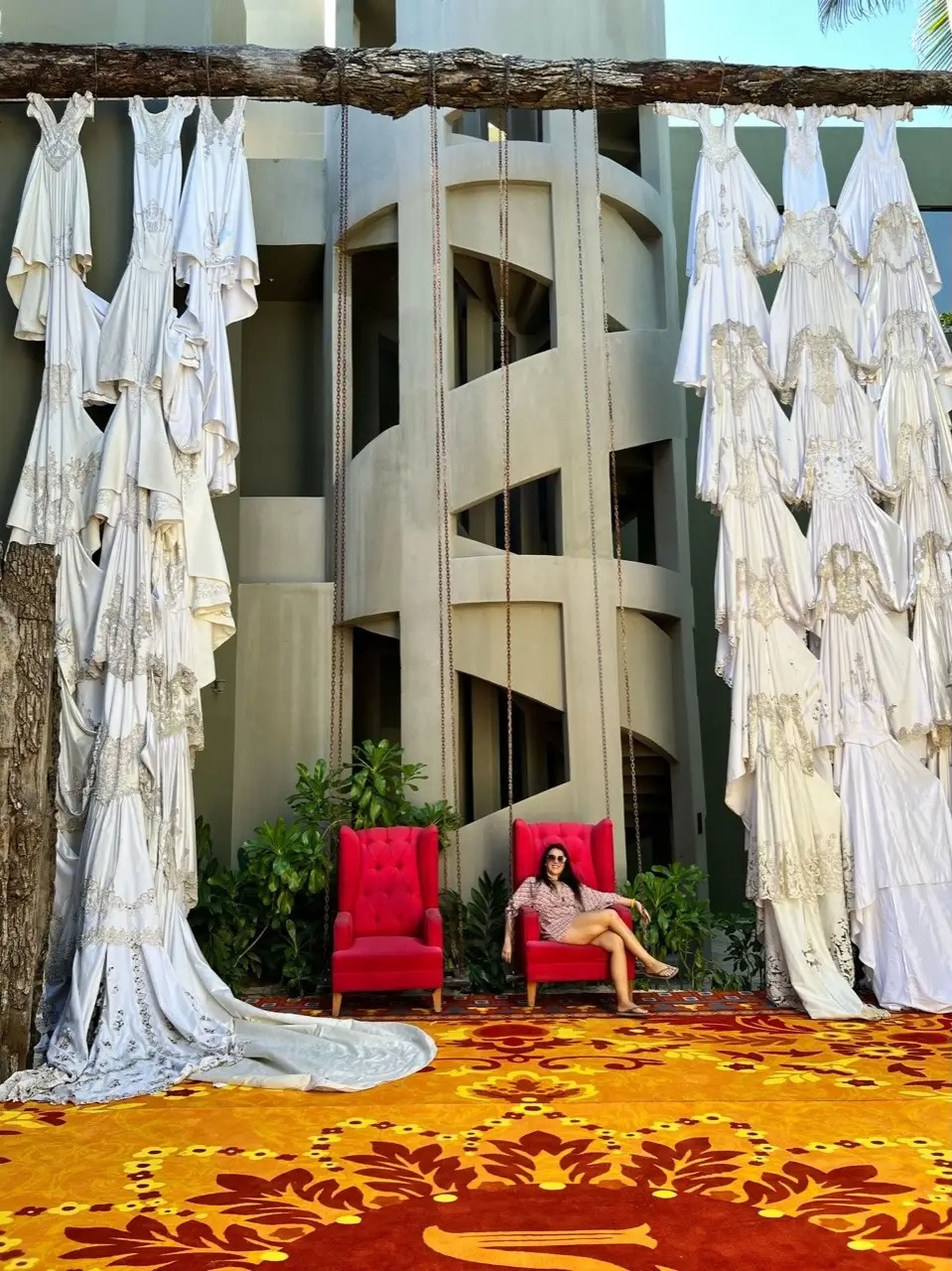 Las sillas de la entrada de Casa Malca son un punto importante de Instagram.