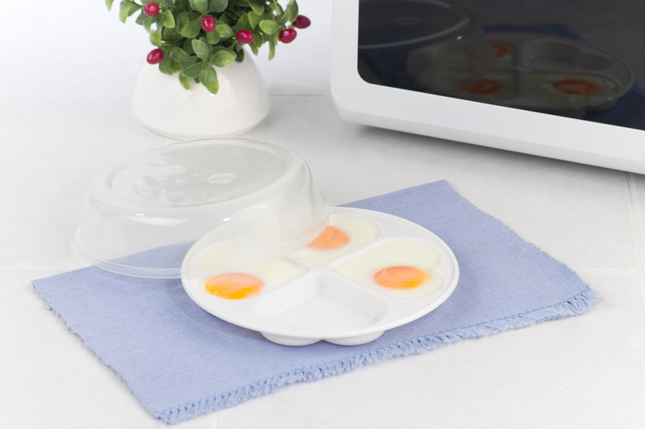 Cómo hacer huevos fritos en el microondas - Comedera - Recetas, tips y  consejos para comer mejor.