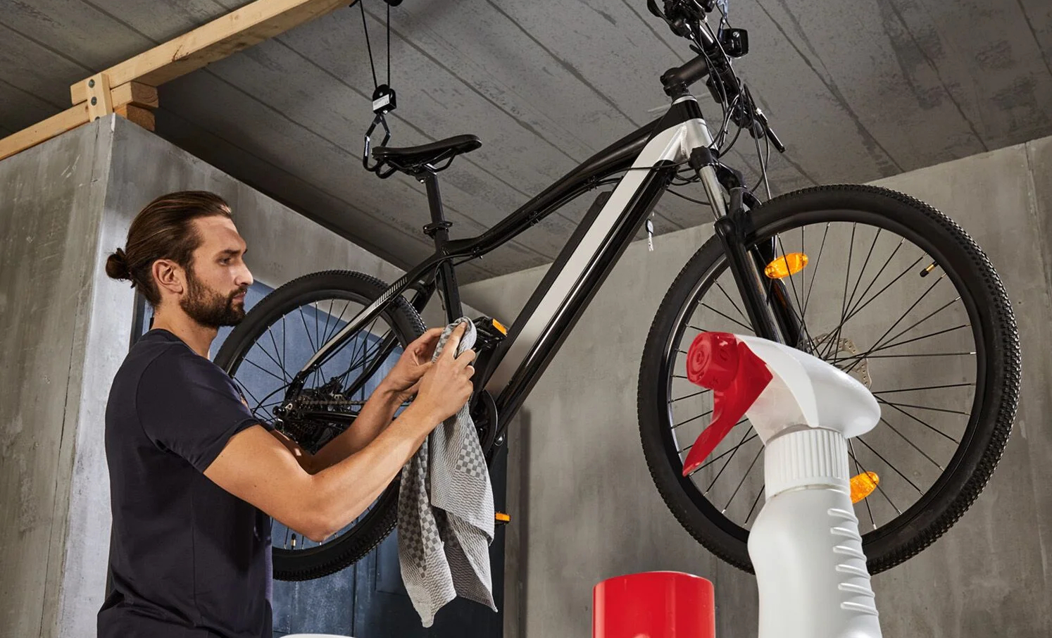 Mejores ganchos para colgar bicicletas en poco espacio que puedes