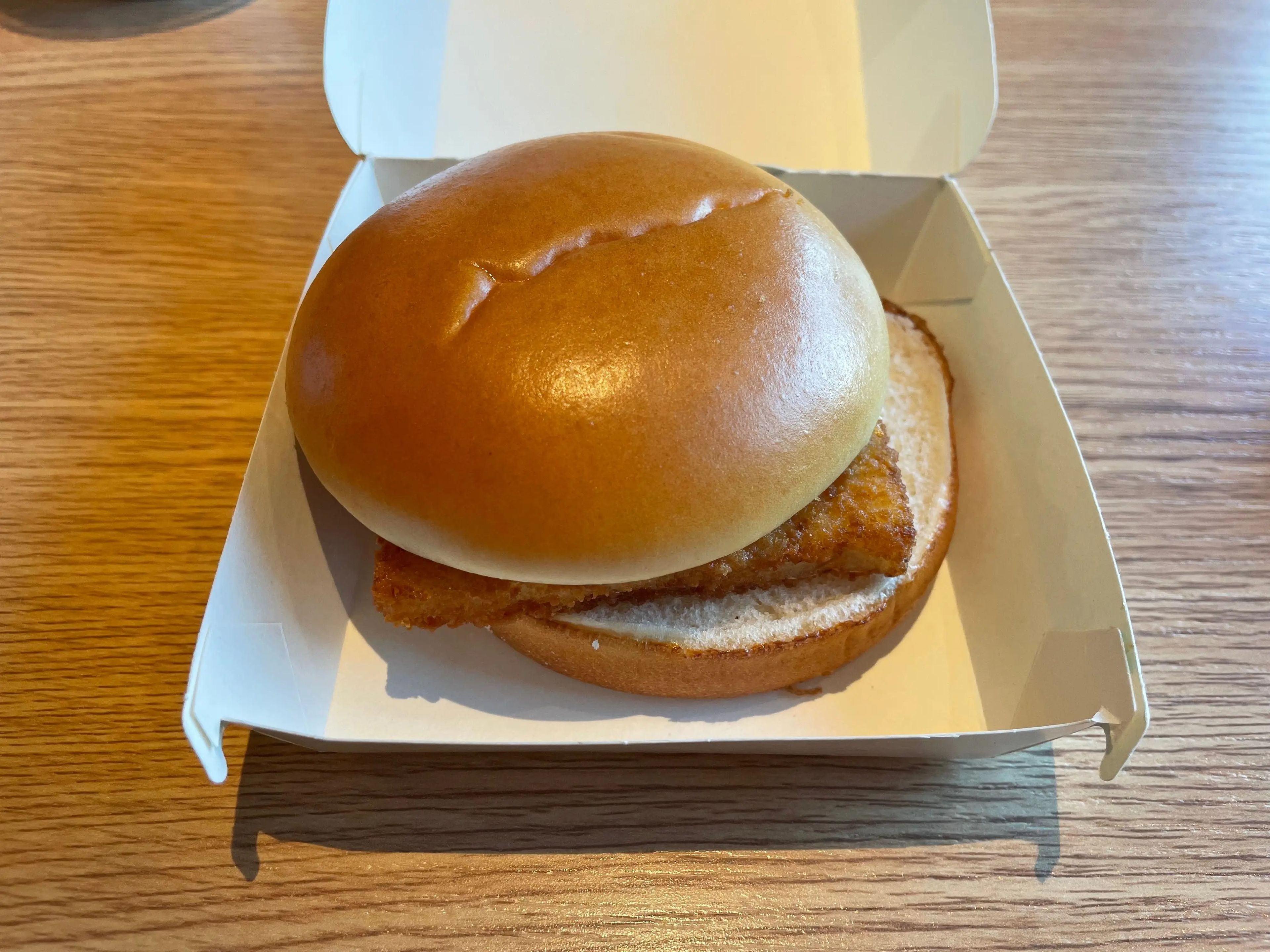 Así luce la hamburguesa de pescado del nuevo McDonald's.