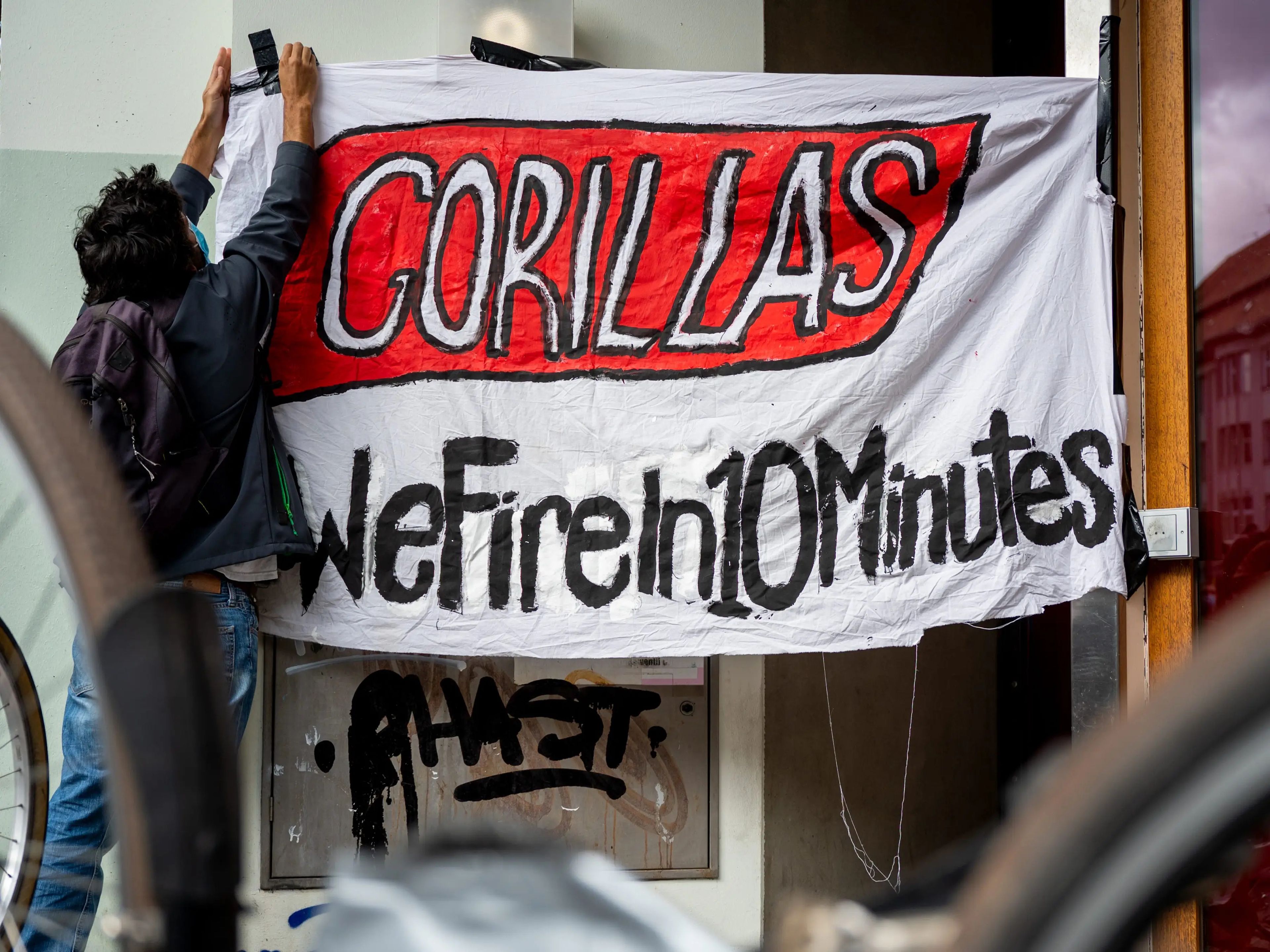 Gorilas vivió protestas contra las condiciones de trabajo el año pasado y desde entonces ha tomado medidas para recortar cientos de puestos de trabajo.