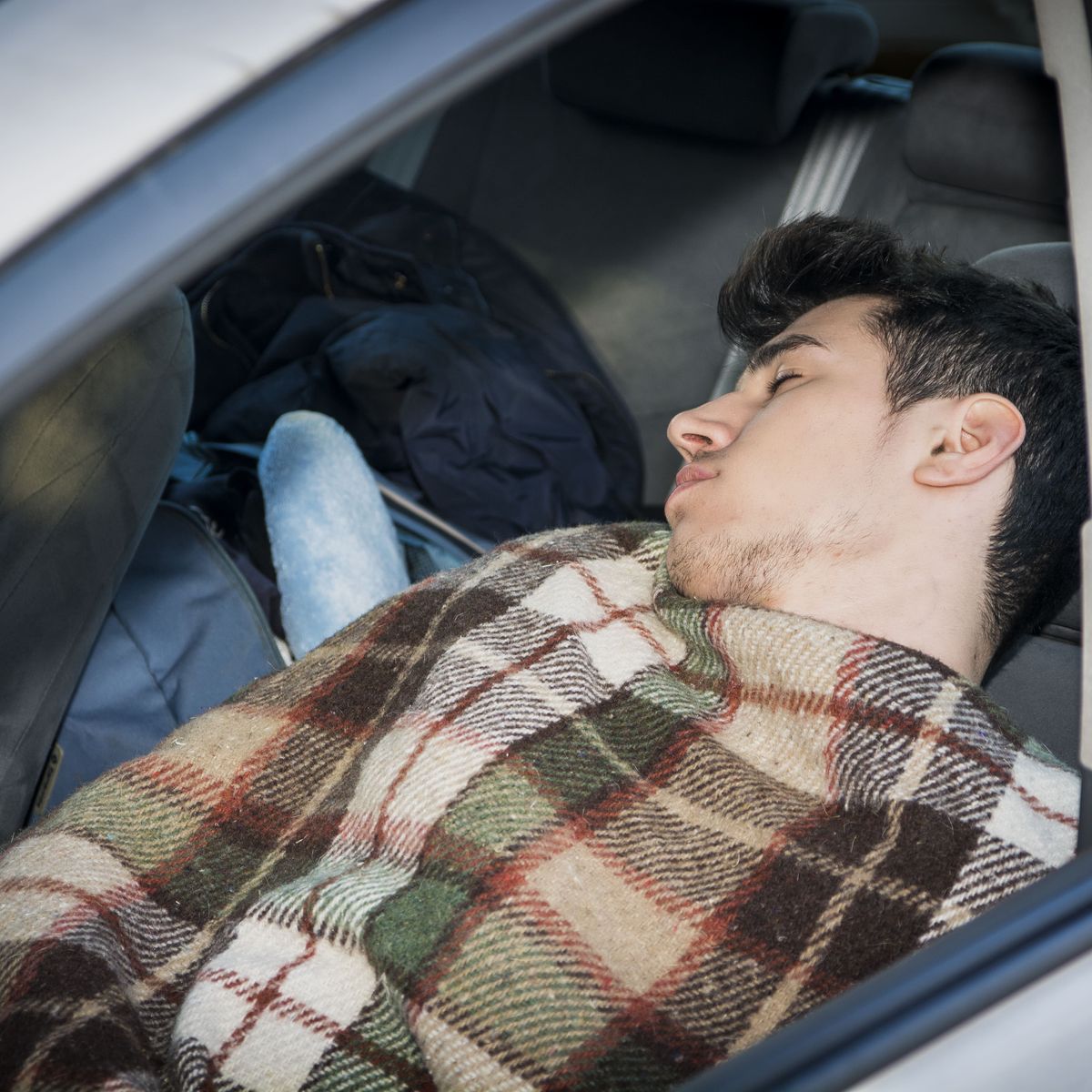 Se puede dormir en el coche? Esto dice la ley de la DGT