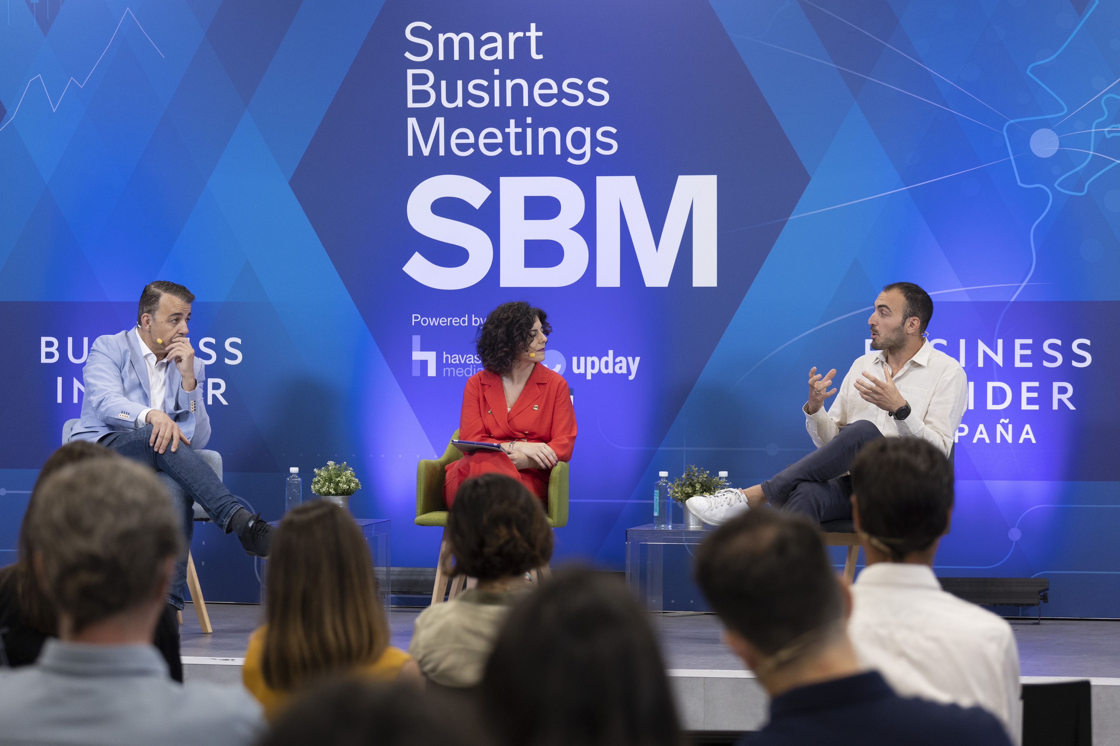 De izquierda a derecha: Laureano Turienzo, presidente de la Asociación Española de Retail; Yovanna Blanco, directora de 'Business Insider España'; y Armand Solé, e-Commerce Growth Director de Havas Media Group.