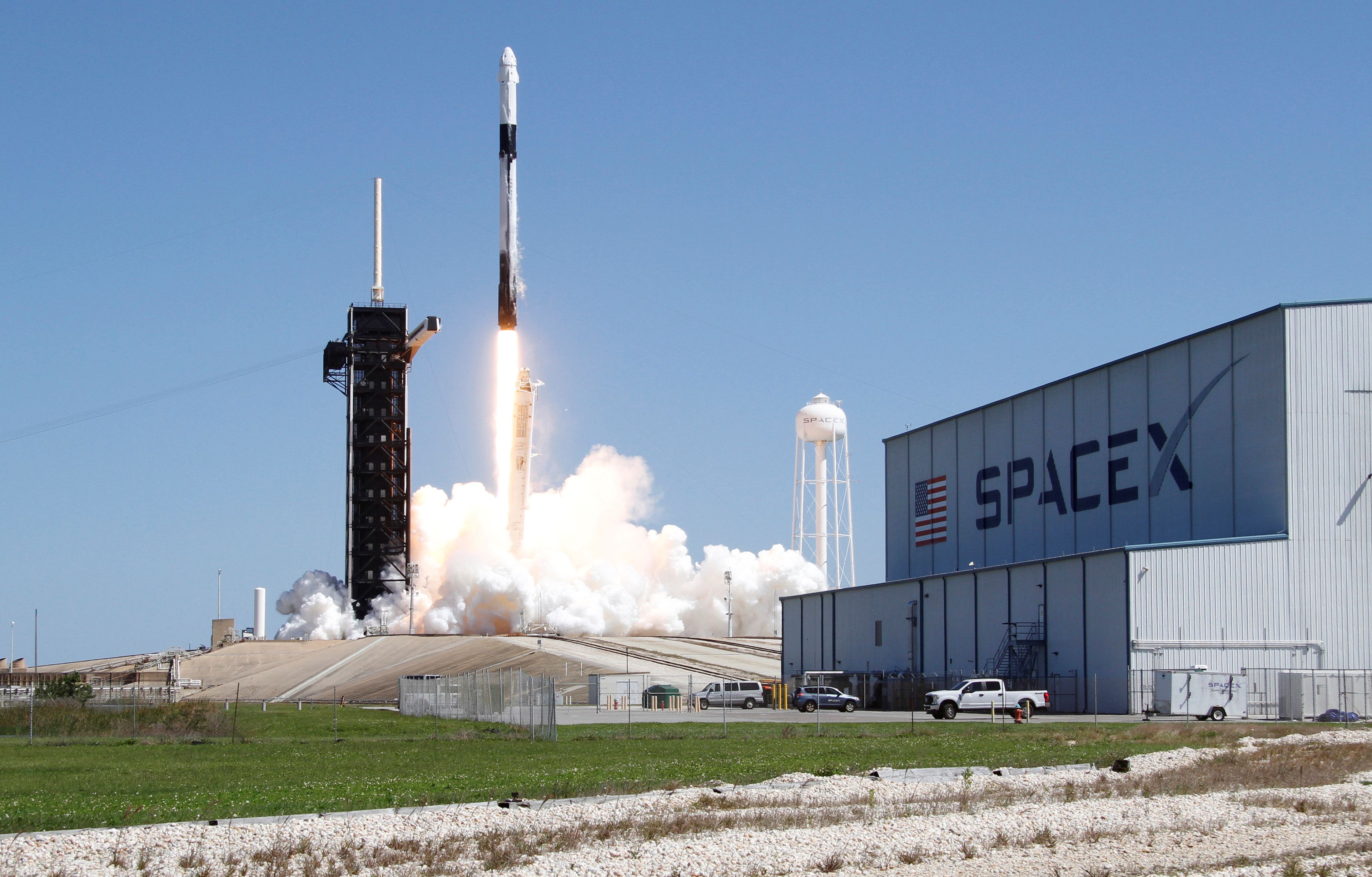 Un cohete Falcon 9 de SpaceX.