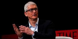 Tim Cook, CEO de Apple, participa en el simposio TIME 100 en Nueva York