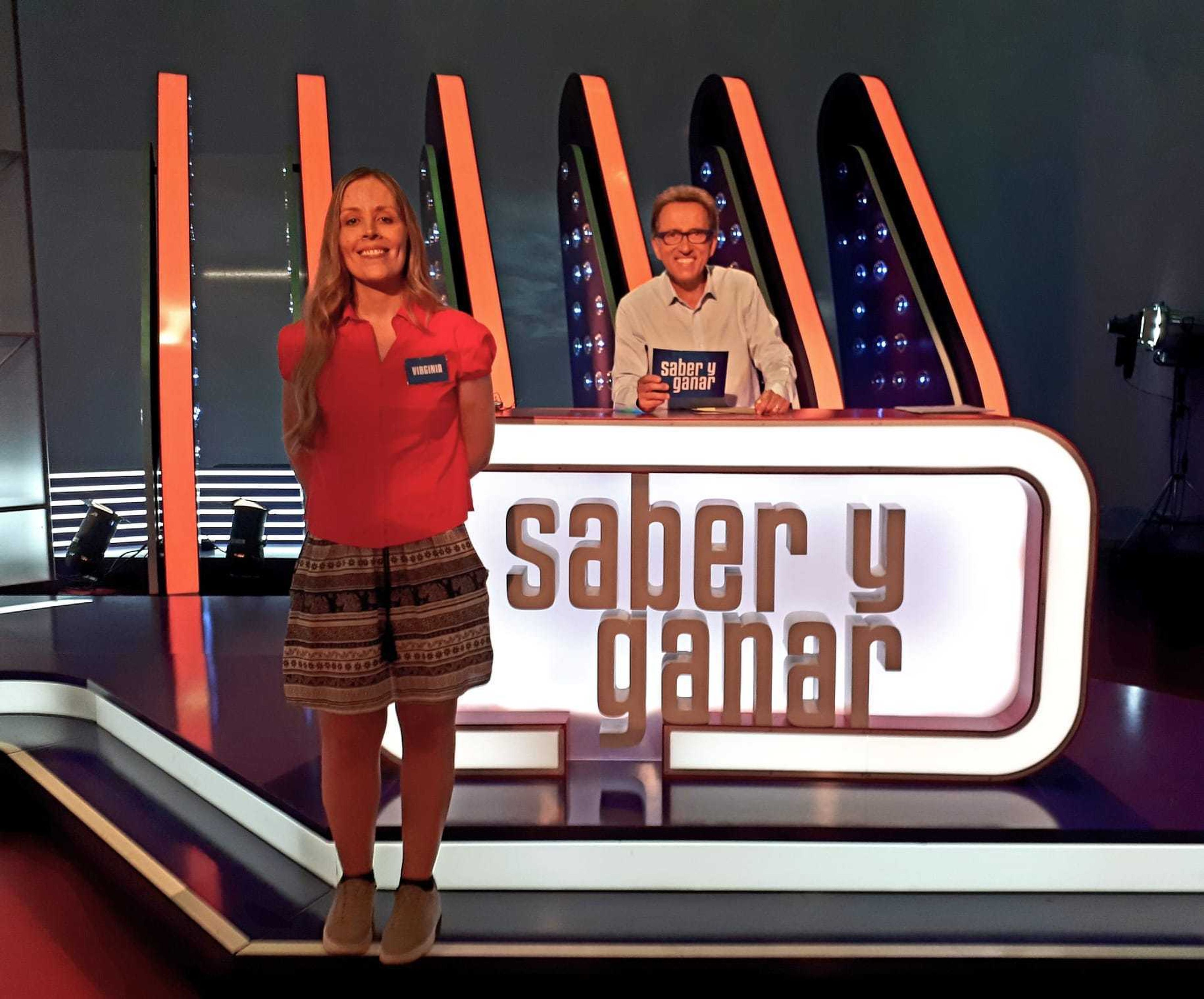 Virginia Sarabia junto a Jordi Hurtado, en 'Saber y Ganar'.