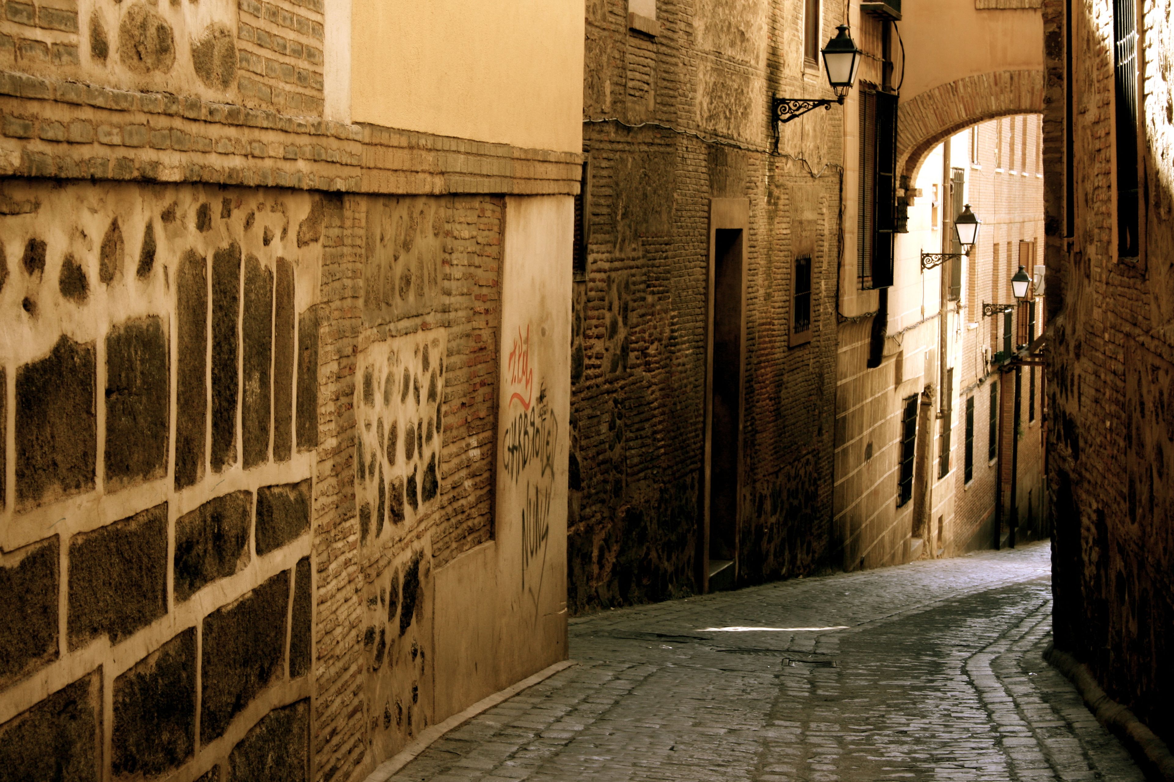 Una de las calles del casco histórico de Toledo.