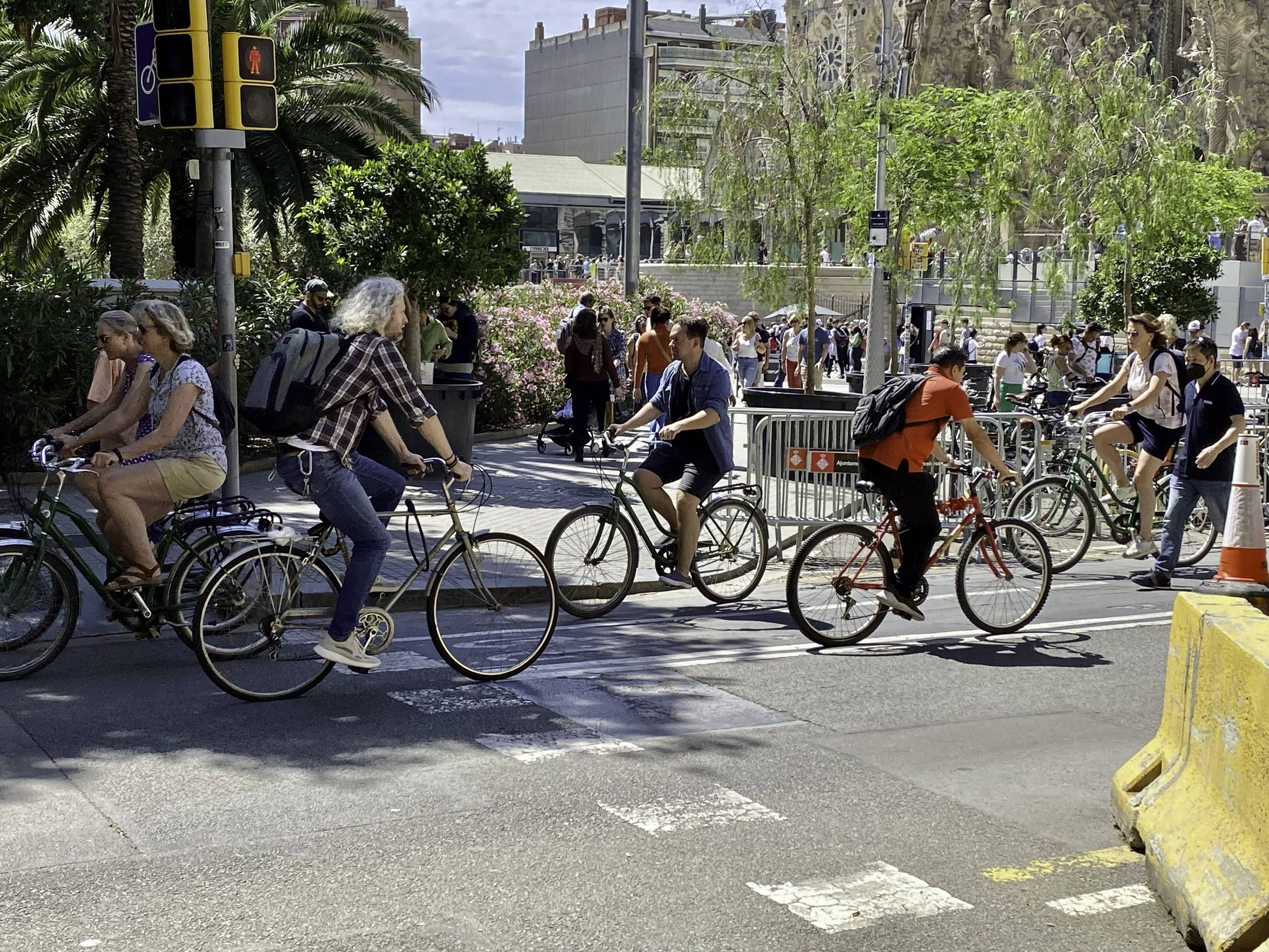 Ciclistas en una ciudad