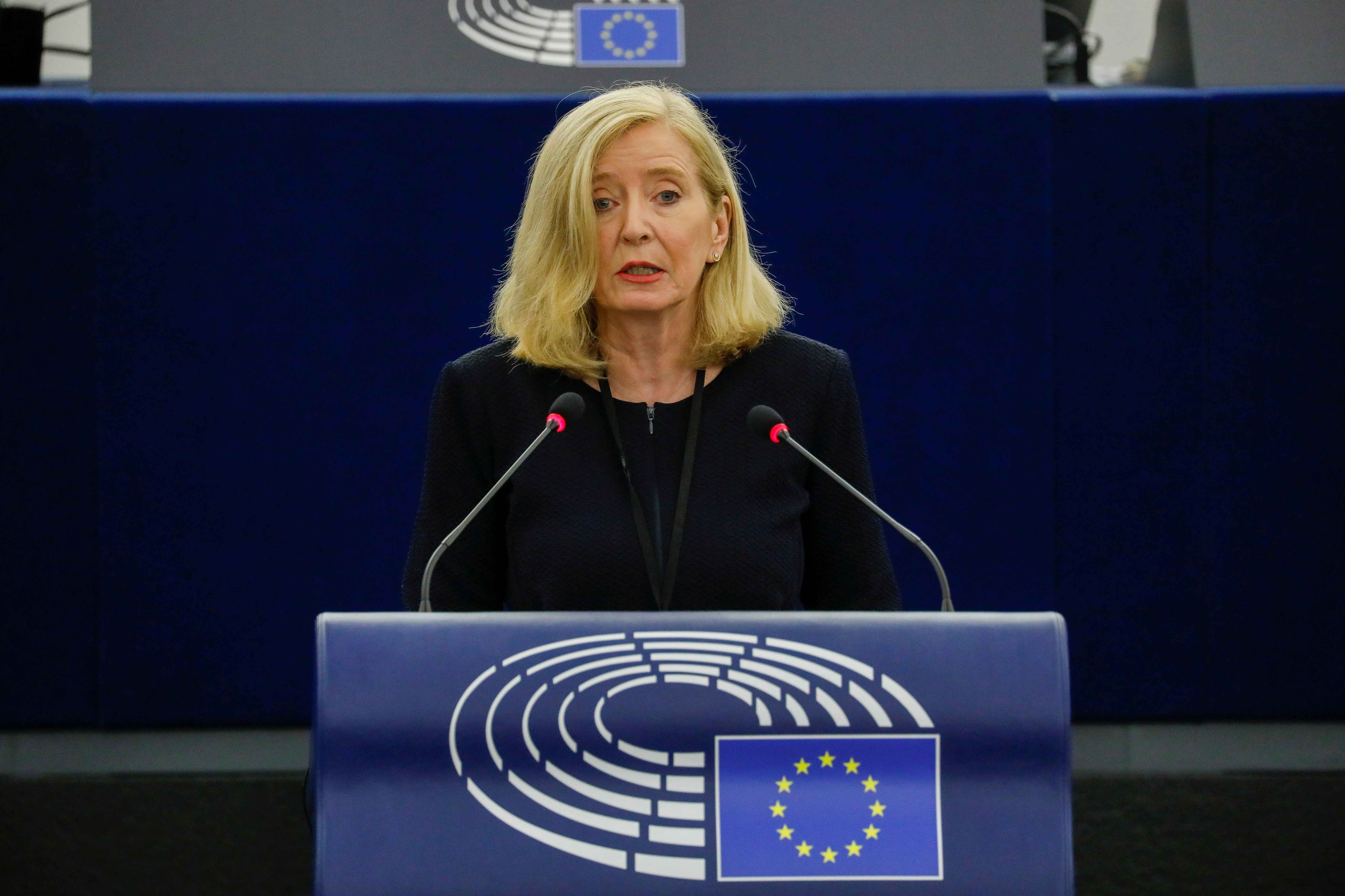 La Defensora del Pueblo Europeo Emily O'Reilly durante una intervención en el Parlamento Europeo en junio de 2021.