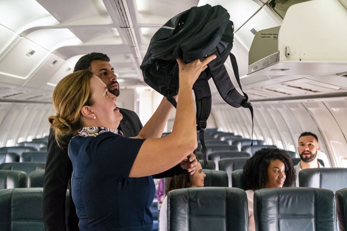 Cuánto cobra Vueling por llevar maletas en la bodega del avión?