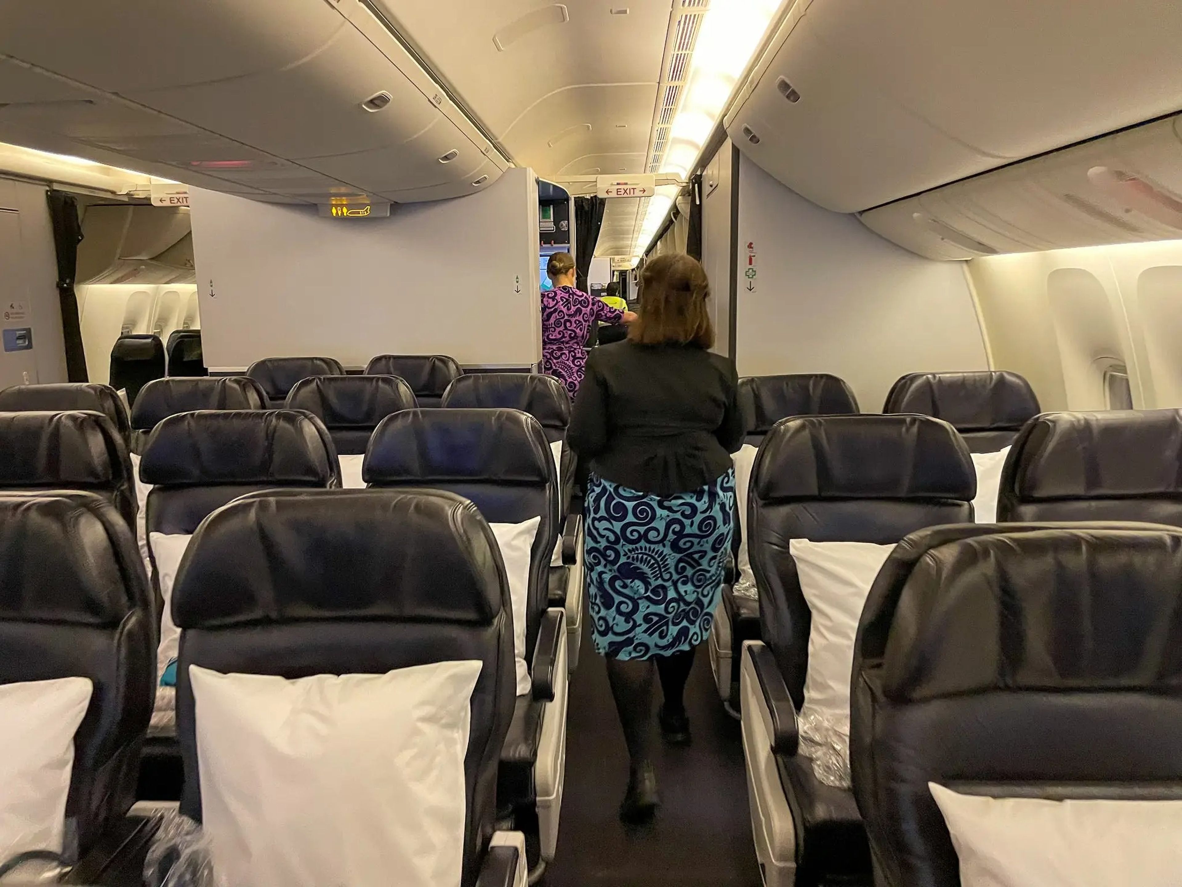 Sarita Rami recorre la cabina del Boeing 777-300ER de Air New Zealand.
