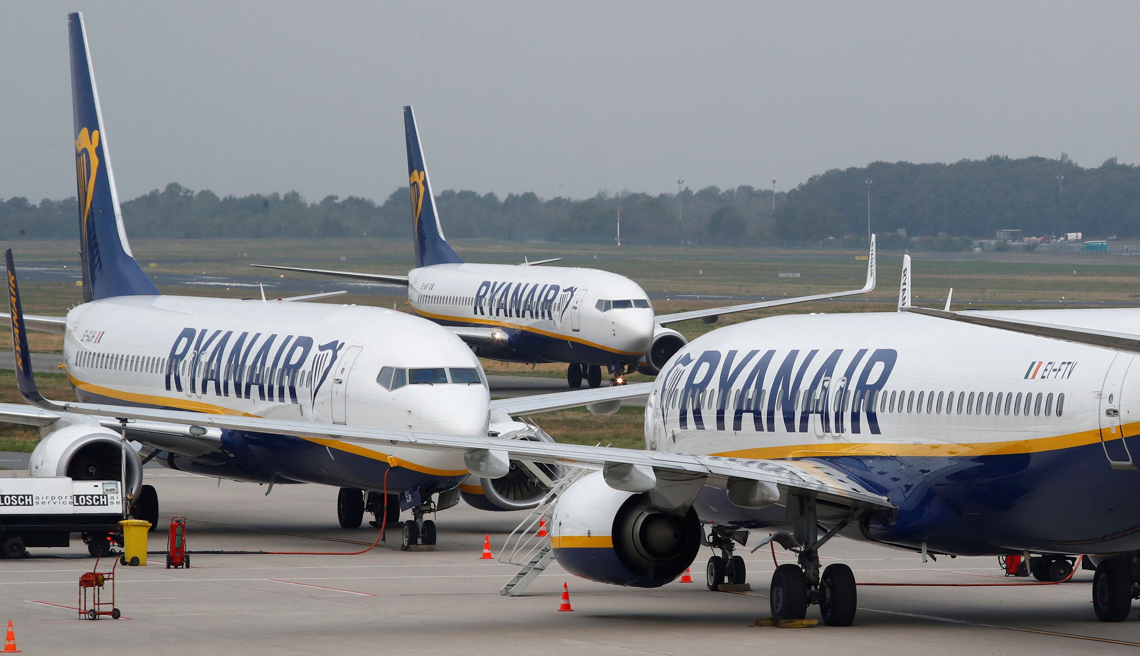 Varios aviones de Ryanair.