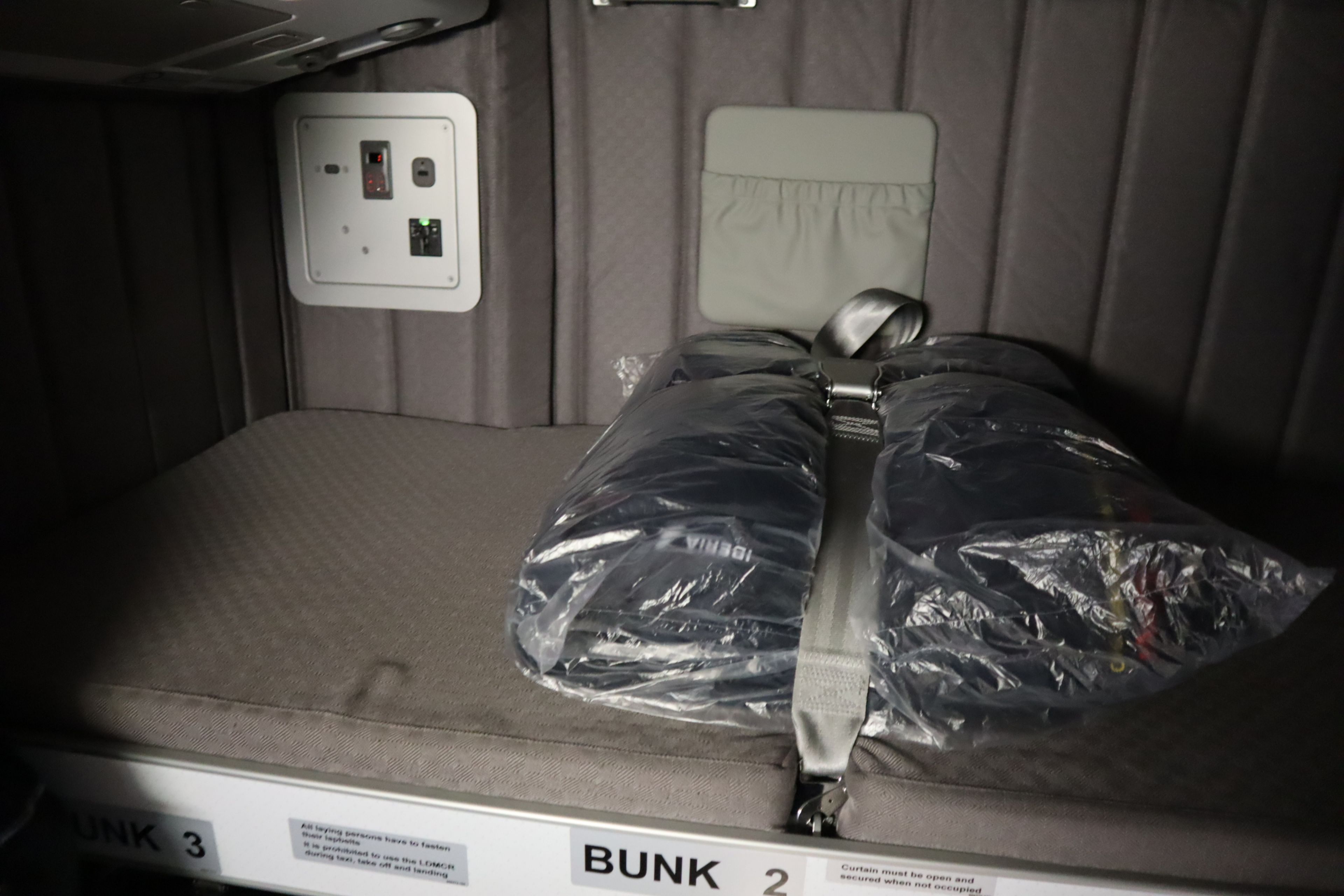 Cama donde descansan las azafatas de vuelo en un avión Airbus A300-200.