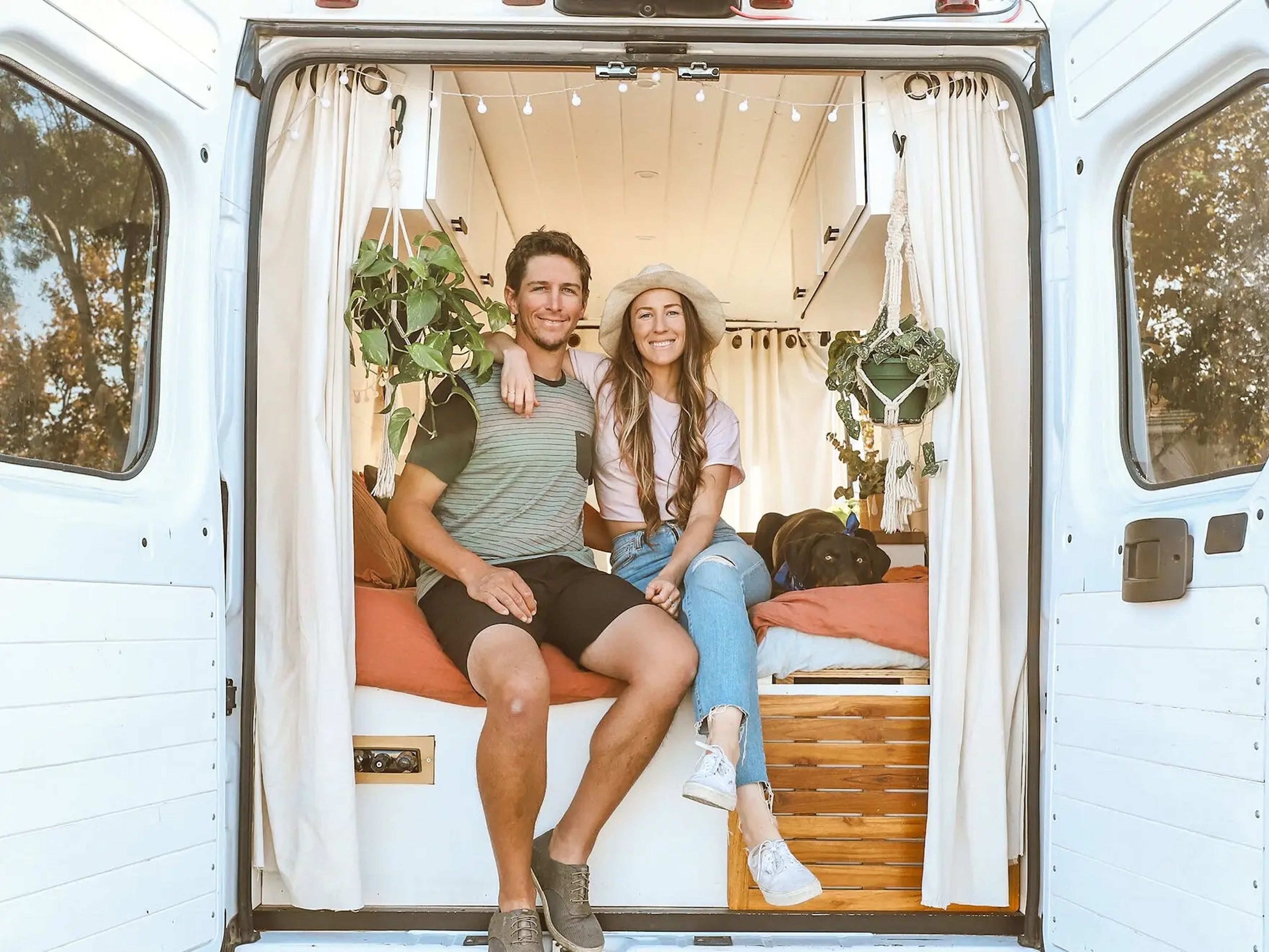 Courtnie Hamel y su pareja vivieron en una caravana para ahorrar dinero.