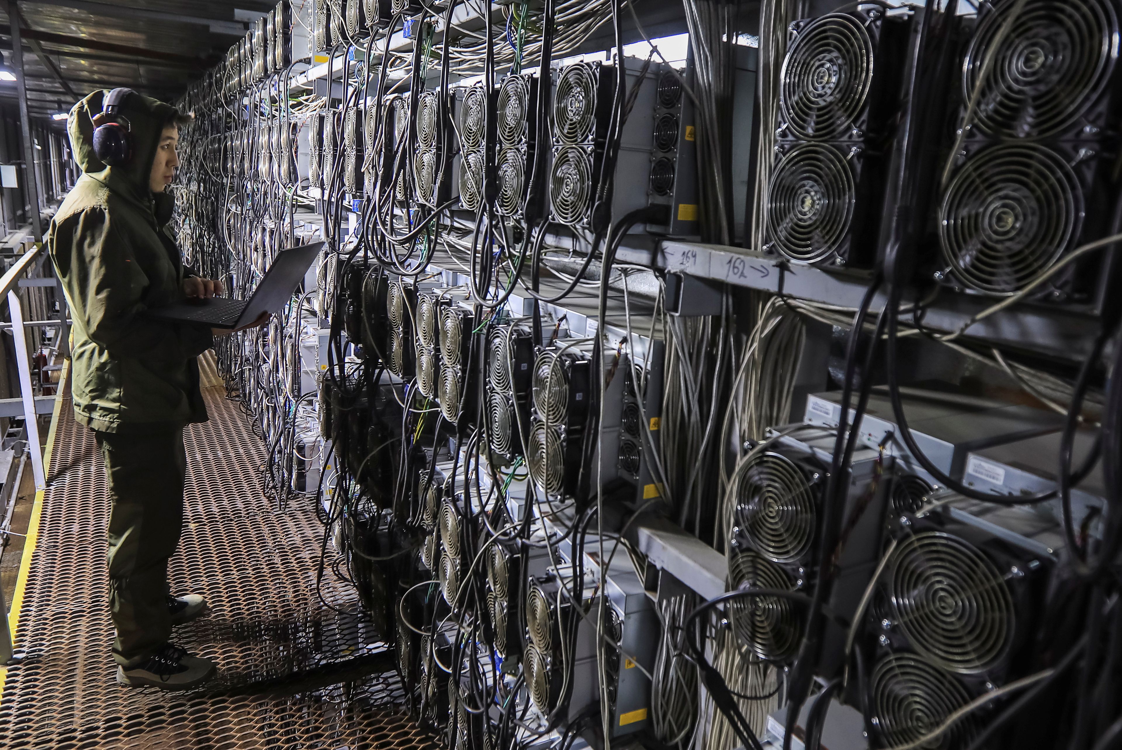 Sistemas de refrigeración de un centro de datos de la compañía BTC KZ, en Kazajistán.