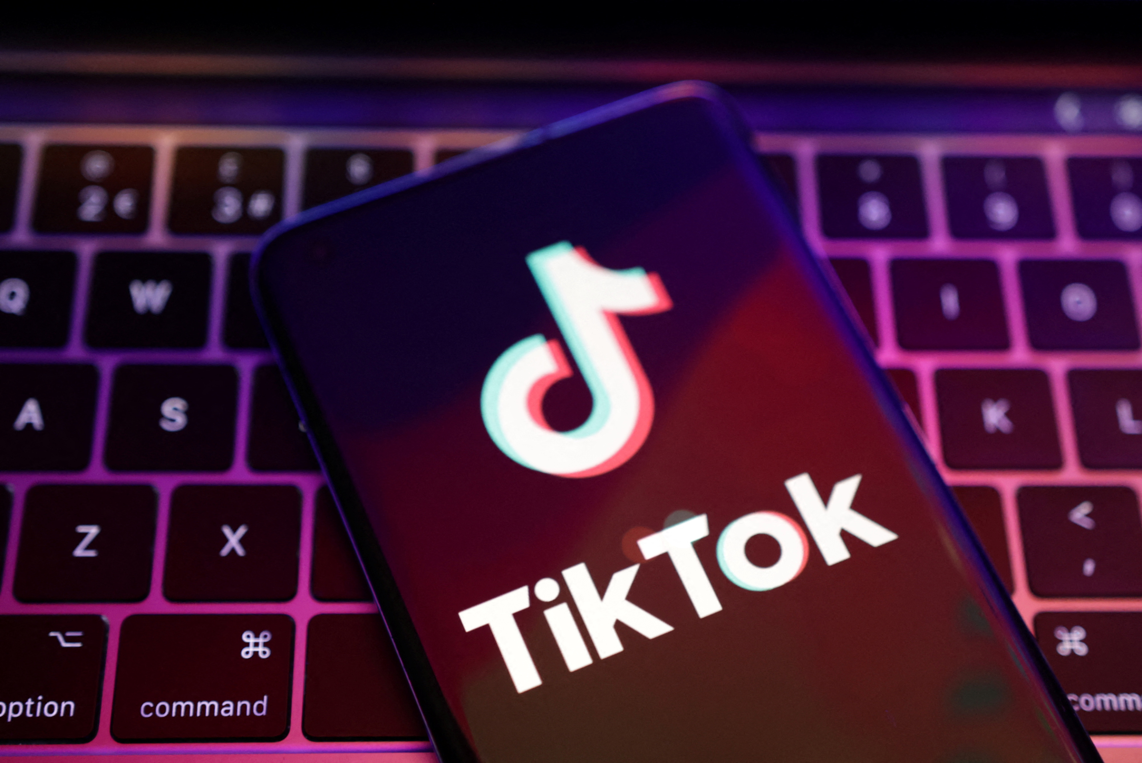 Cómo borrar la memoria caché de TikTok en iOS o Android, paso a paso |  Business Insider España