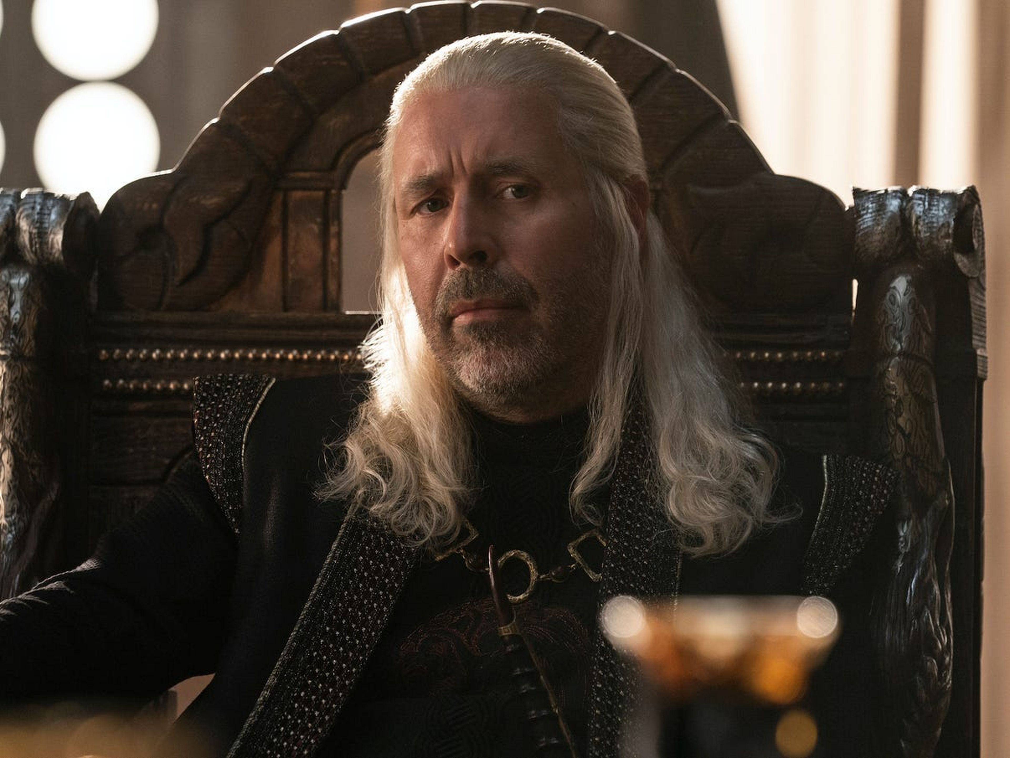 Paddy Considine interpreta al rey Viserys Targaryen en 'La casa del dragón'